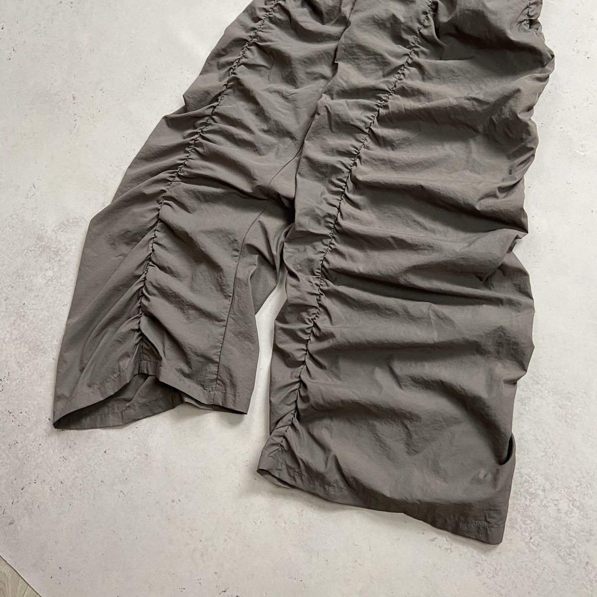 Japanese Brand Archival Pleated Nylon Pants Drill Issey Miyake Style Size 27" / US 4 / IT 40 - 8 Thumbnail