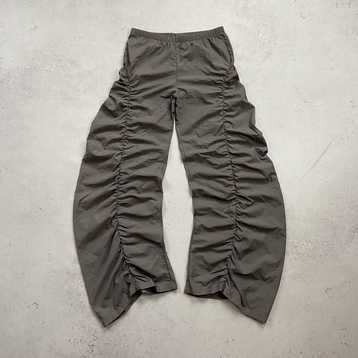 Japanese Brand Archival Pleated Nylon Pants Drill Issey Miyake Style Size 27" / US 4 / IT 40 - 1 Thumbnail
