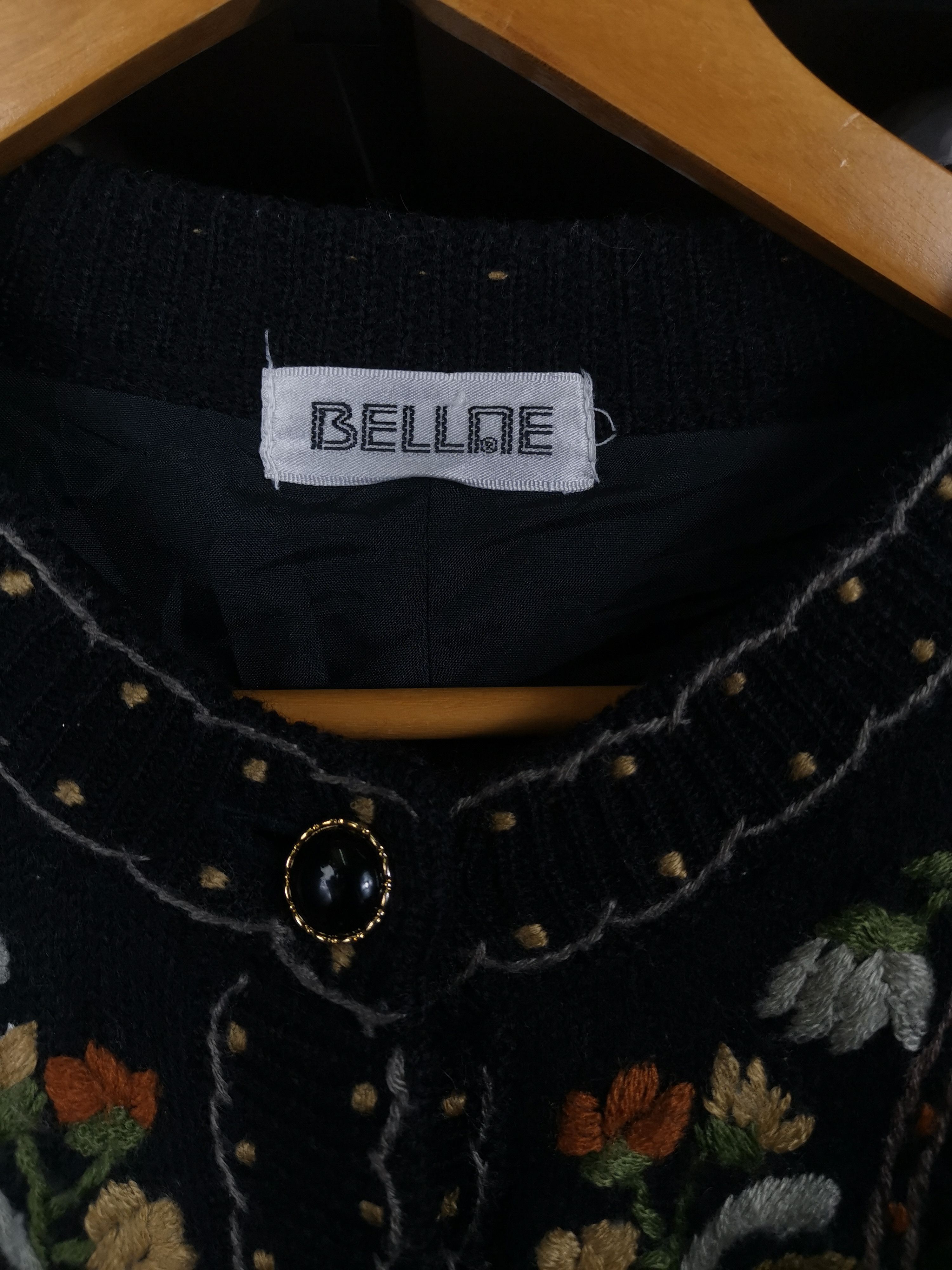 Japanese Brand Vintage Japanese Coloured Full Embroidered Knit Jacket Size US M / EU 48-50 / 2 - 4 Thumbnail