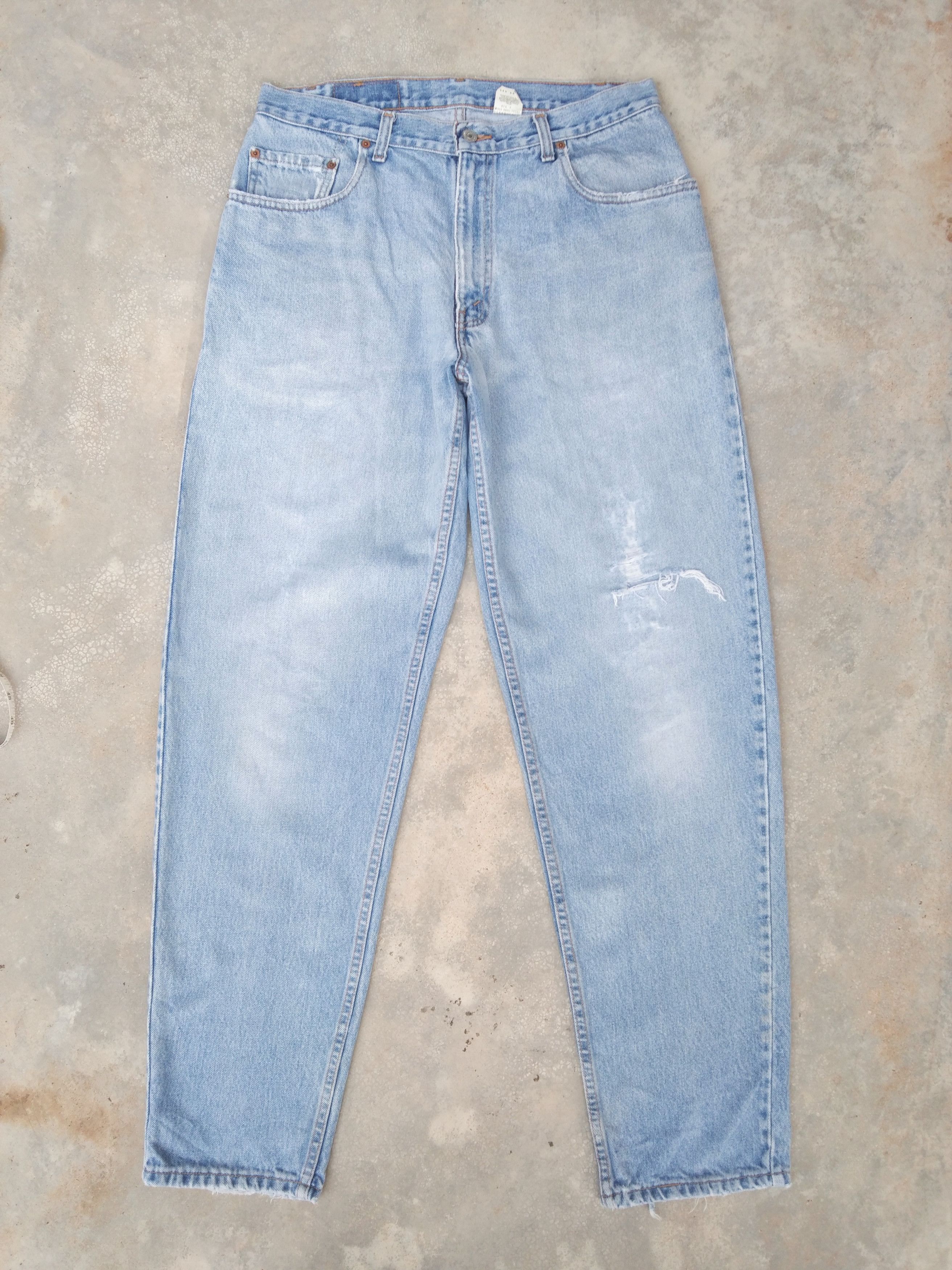 image of 90's Vintage Levi's Jeans 560 Loose Fit Distressed Denim in Blue, Men's (Size 34)