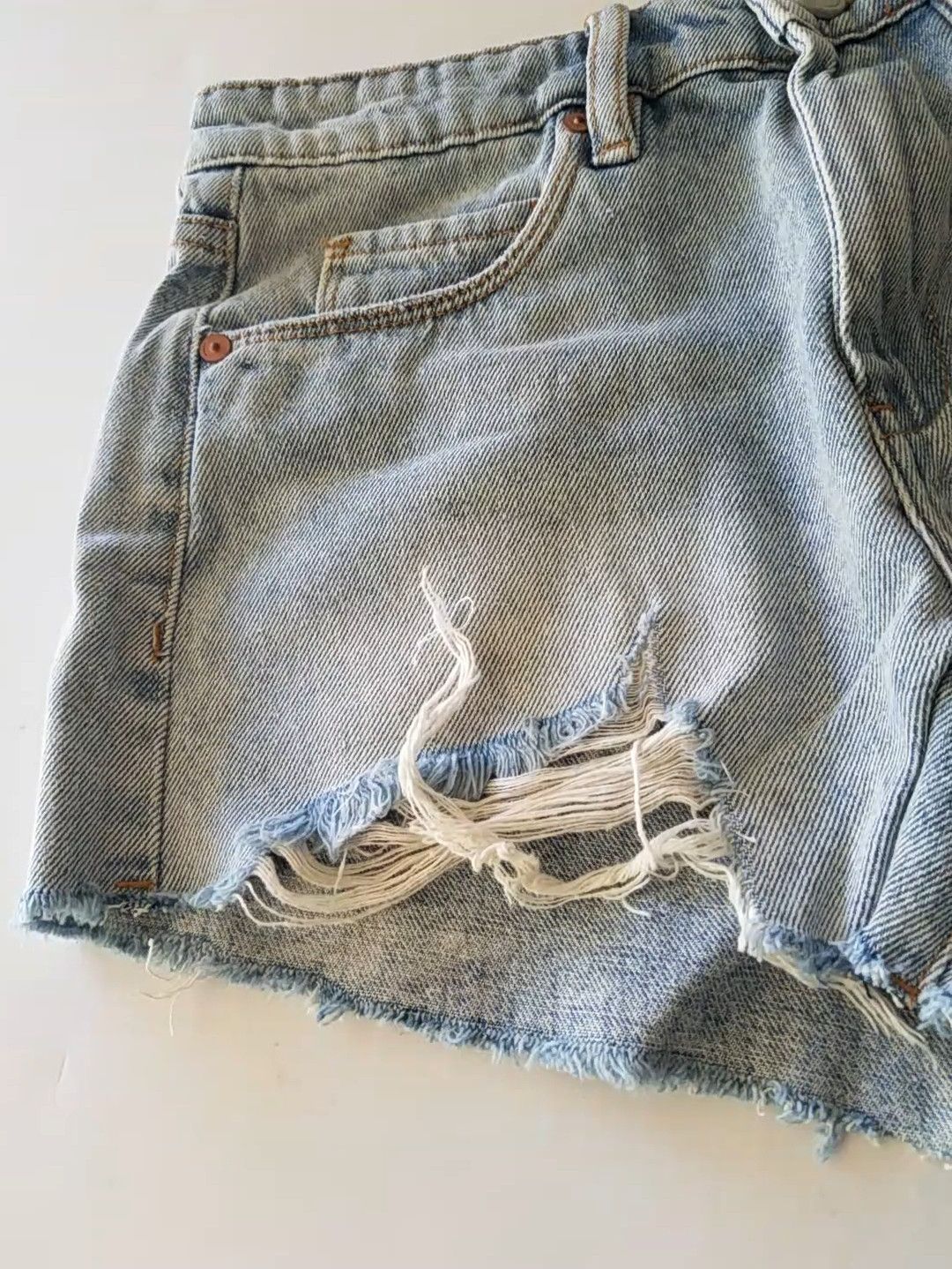 Vintage Blank NYC Vintage High-Rise Distressed Cutoff Denim Shorts Size 25" / US 0 / IT 36 - 7 Thumbnail