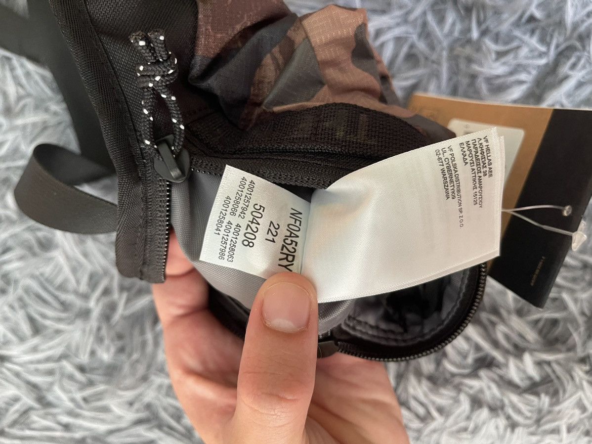 The North Face The North Face TNF camo mini messenger gorpcore style bag Size ONE SIZE - 9 Thumbnail