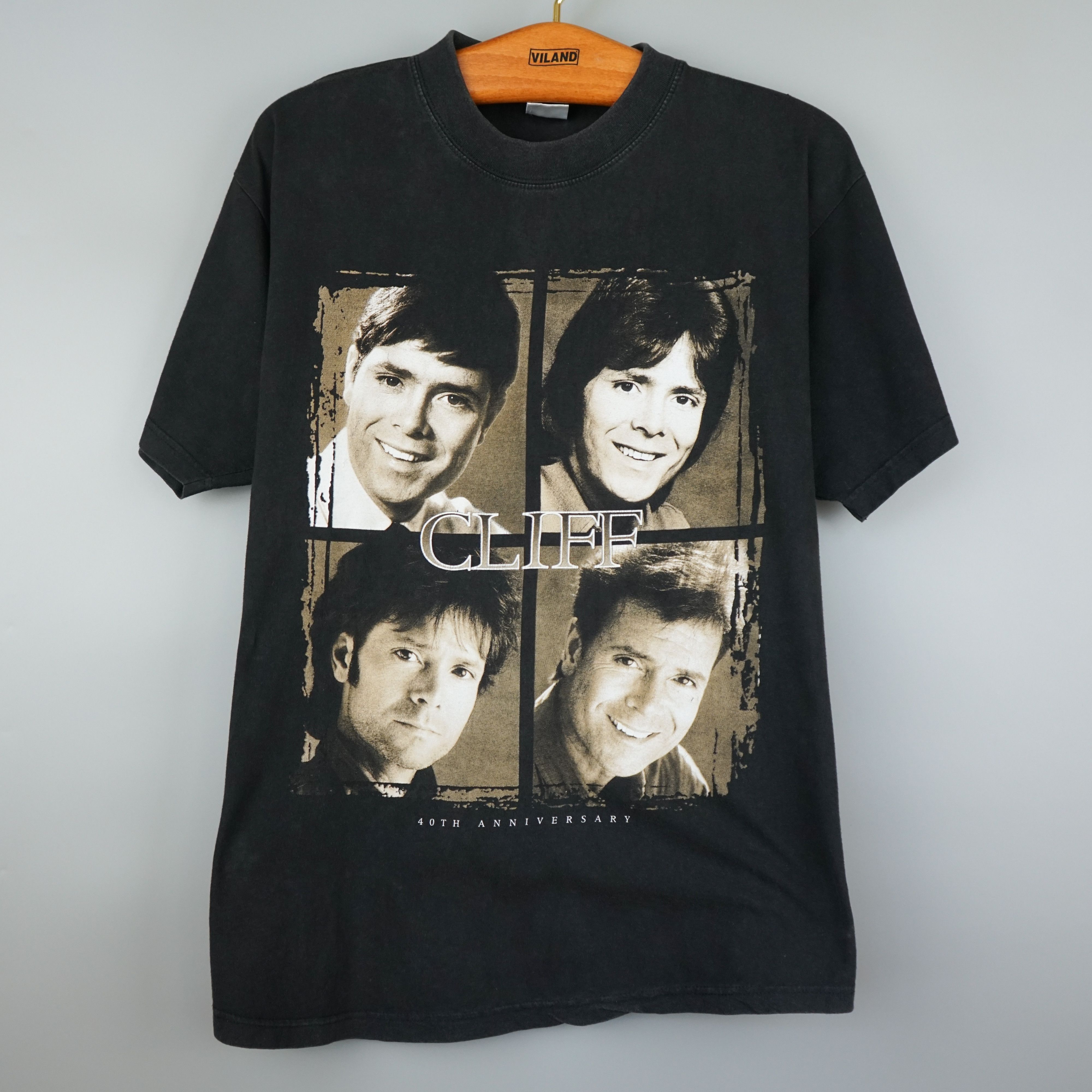Band Tees × Vintage vintage Cliff Richards t shirt 1999 Concert Size US XL / EU 56 / 4 - 1 Thumbnail