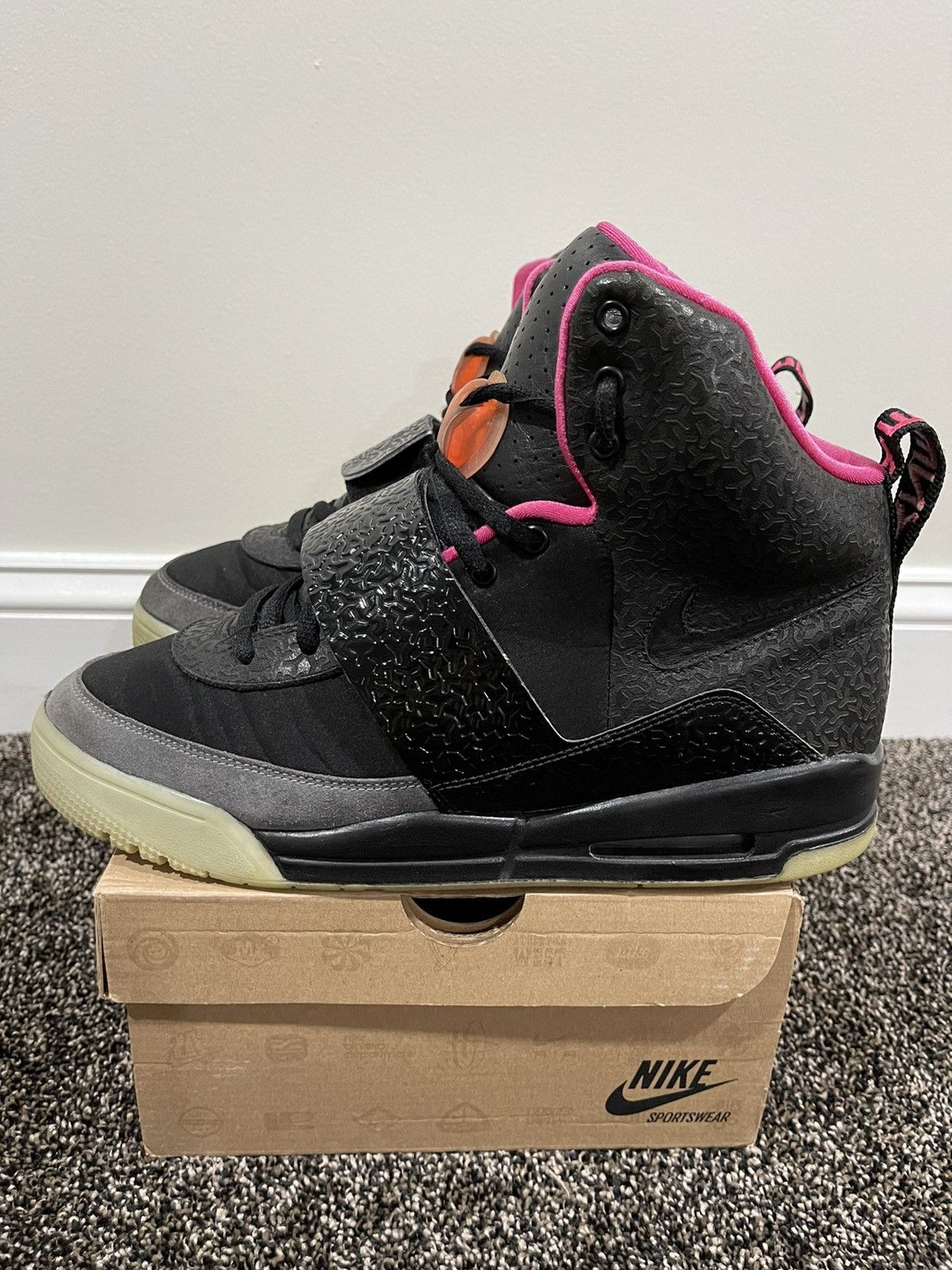 Kanye West × Nike Nike Air Yeezy 1 Blink 2009 Kanye West Sneaker Size US 10.5 / EU 43-44 - 4 Thumbnail