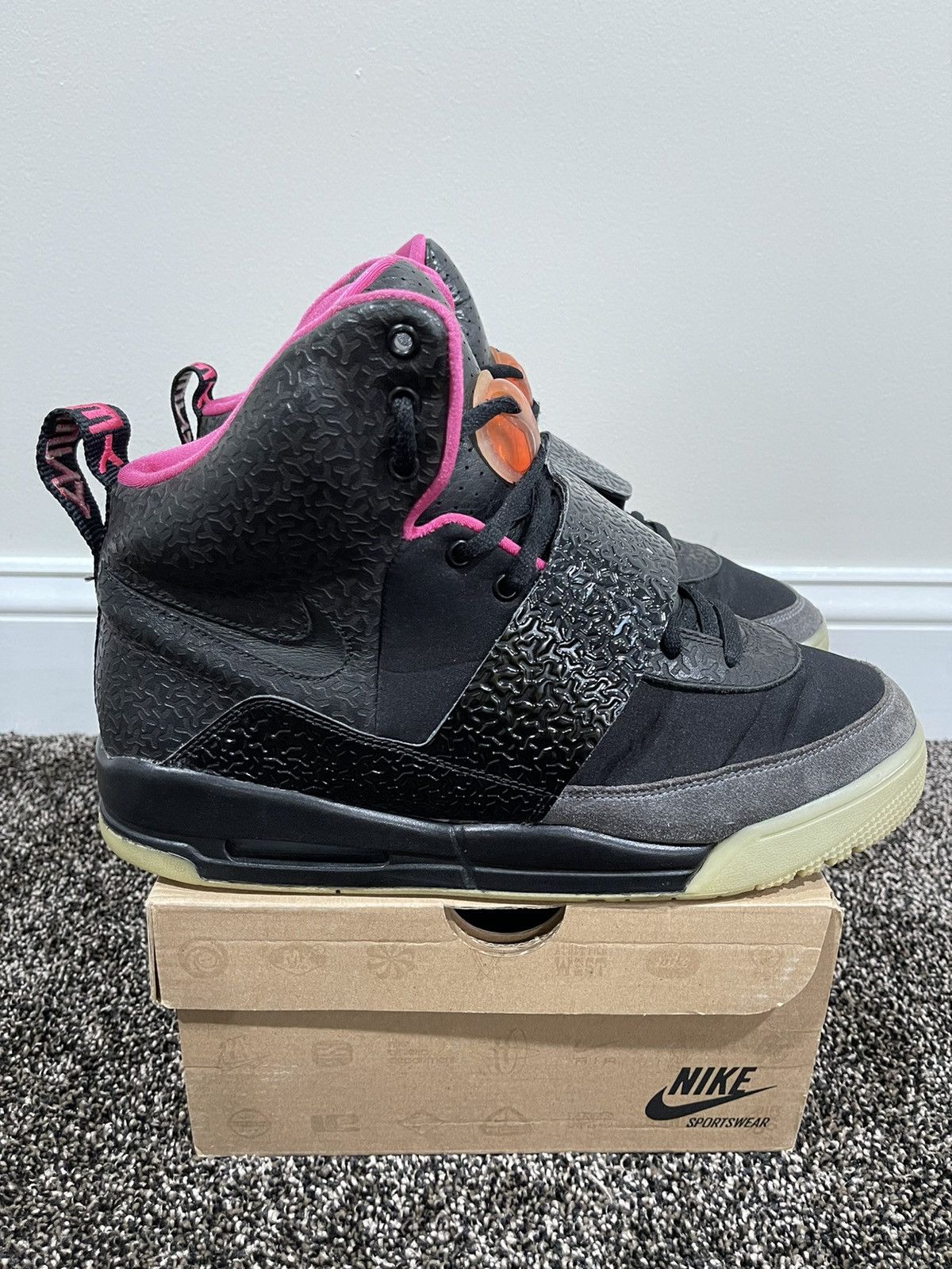 Kanye West × Nike Nike Air Yeezy 1 Blink 2009 Kanye West Sneaker Size US 10.5 / EU 43-44 - 2 Thumbnail