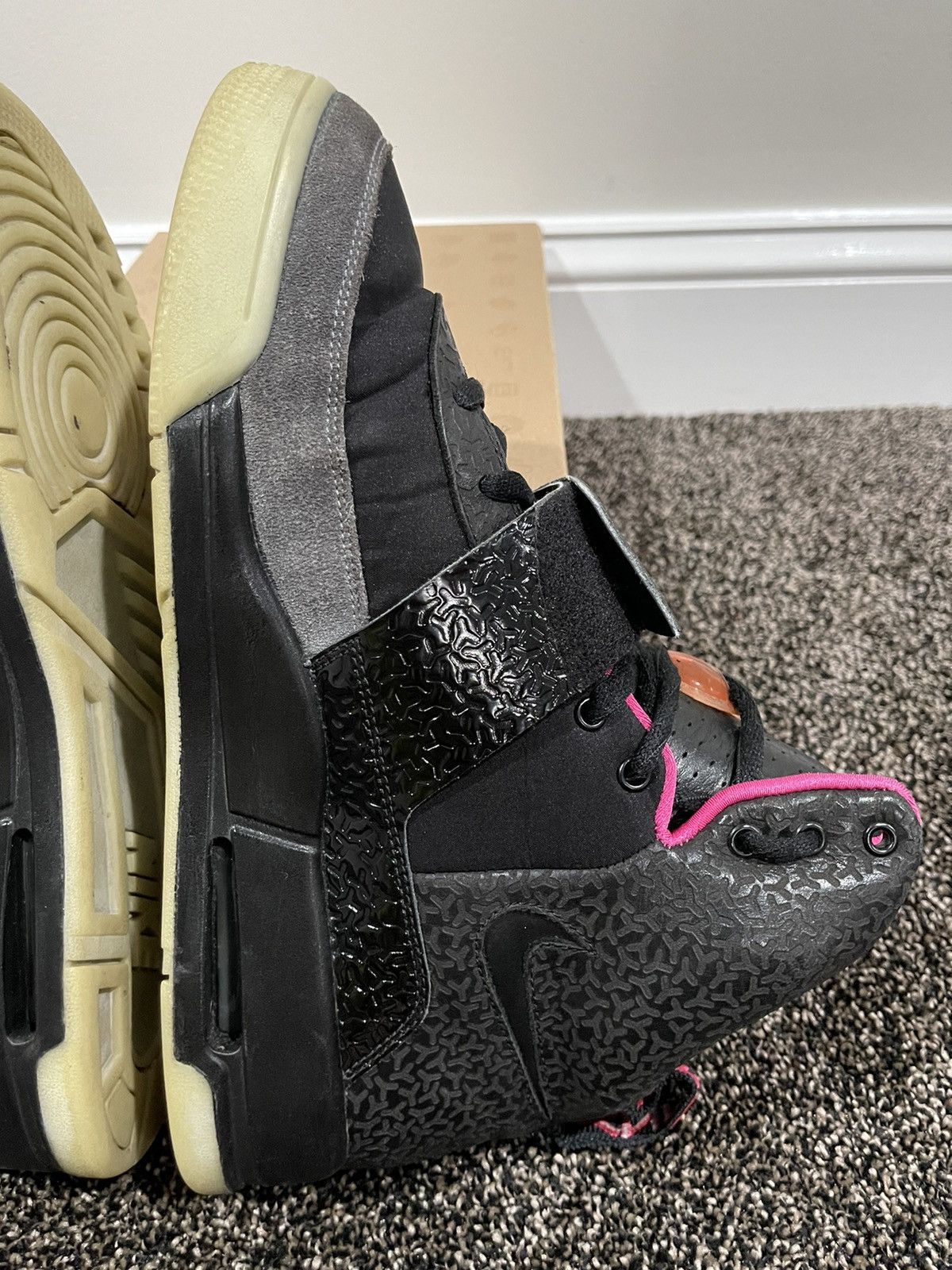 Kanye West × Nike Nike Air Yeezy 1 Blink 2009 Kanye West Sneaker Size US 10.5 / EU 43-44 - 8 Thumbnail