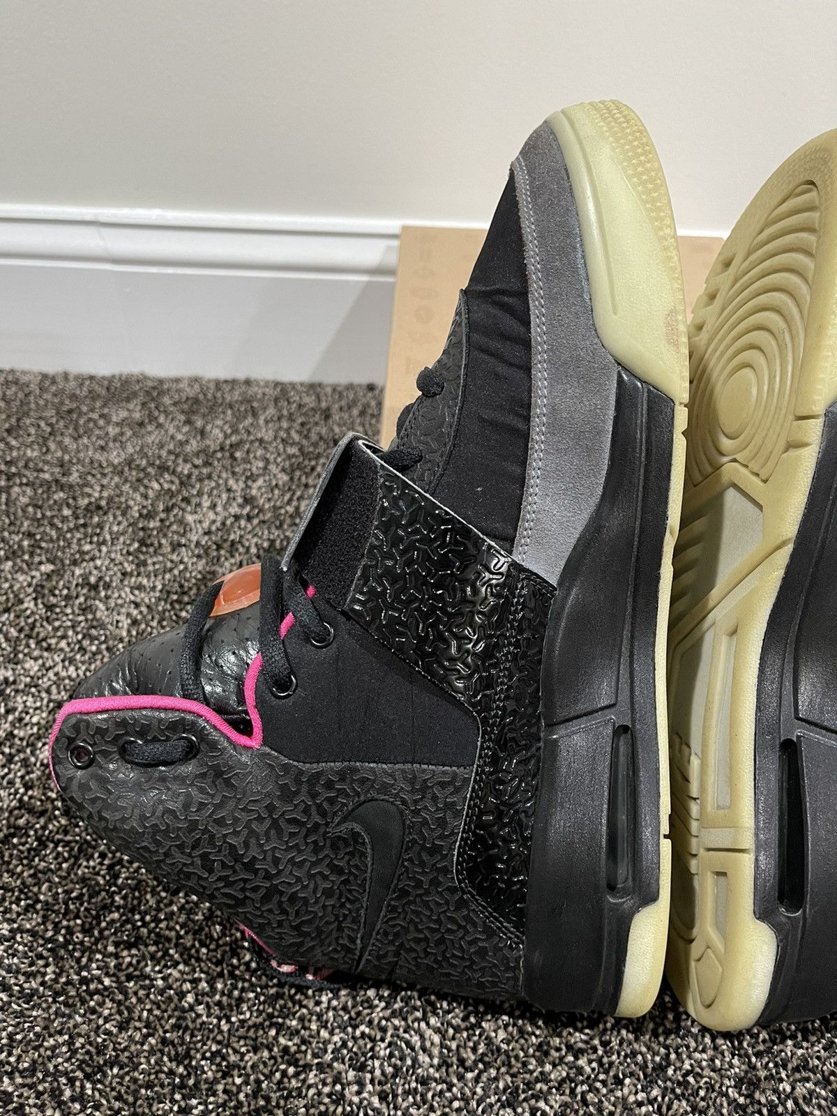 Kanye West × Nike Nike Air Yeezy 1 Blink 2009 Kanye West Sneaker Size US 10.5 / EU 43-44 - 7 Thumbnail