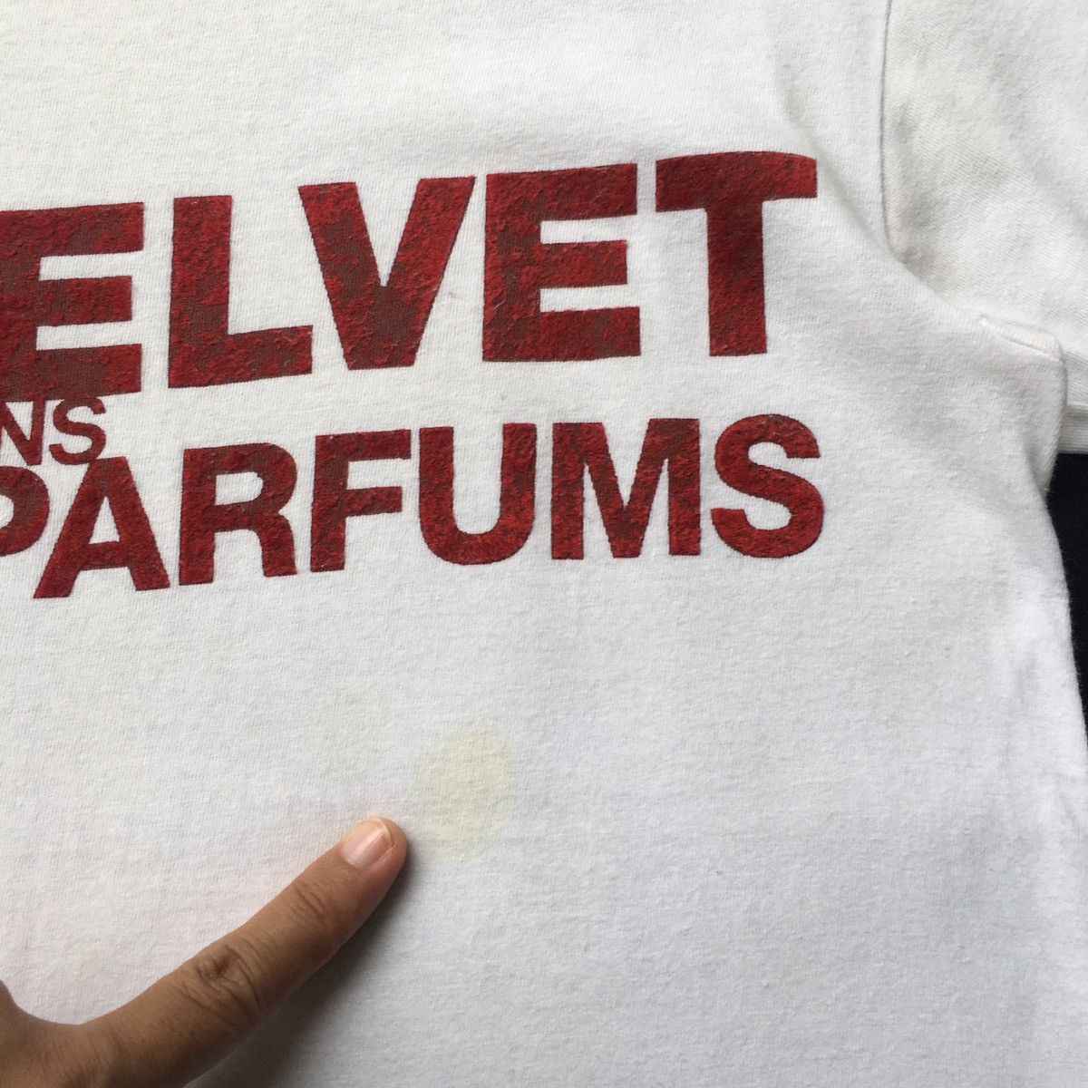 Comme des Garcons Rare Vintage CDG Comme Des Garcons Red Velvet Parfums Tee Size US S / EU 44-46 / 1 - 7 Thumbnail