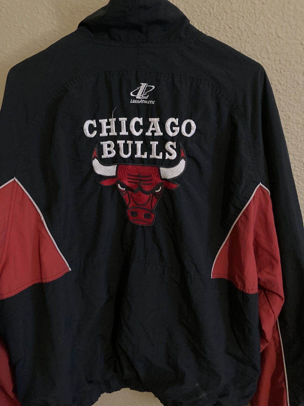 NBA Vintage Chicago Bulls Logo Athletic Windbreaker Jacket Size US L / EU 52-54 / 3 - 5 Thumbnail