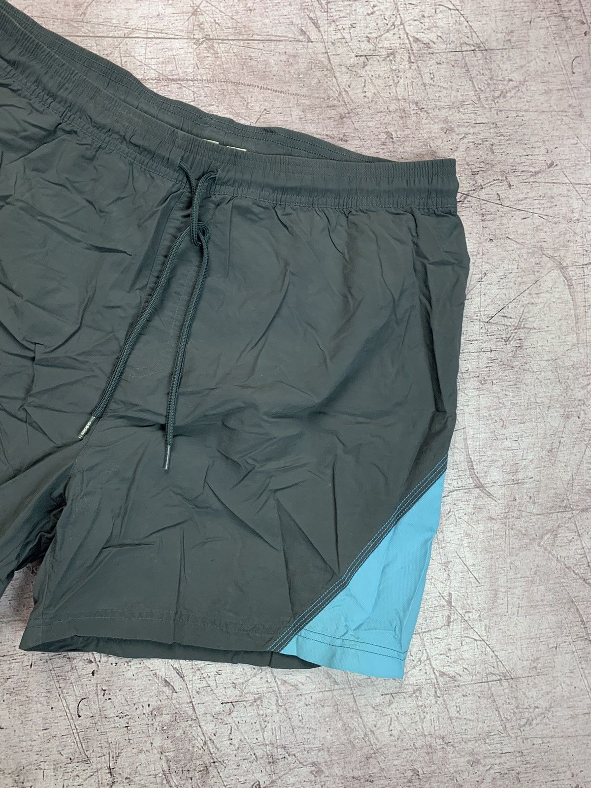 Adidas × Vintage Vintage Adidas Nylon Shorts Size US 36 / EU 52 - 4 Thumbnail