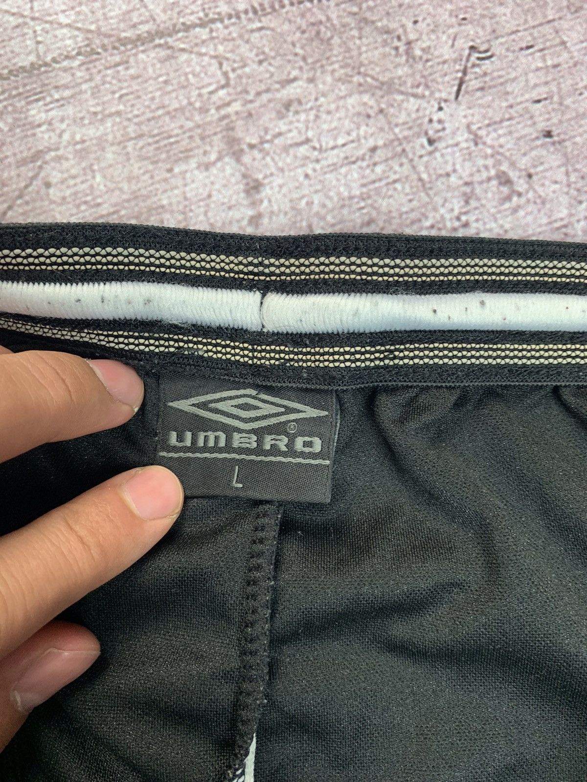 Umbro Umbro Vintage Y2K Shorts Size US 34 / EU 50 - 6 Thumbnail
