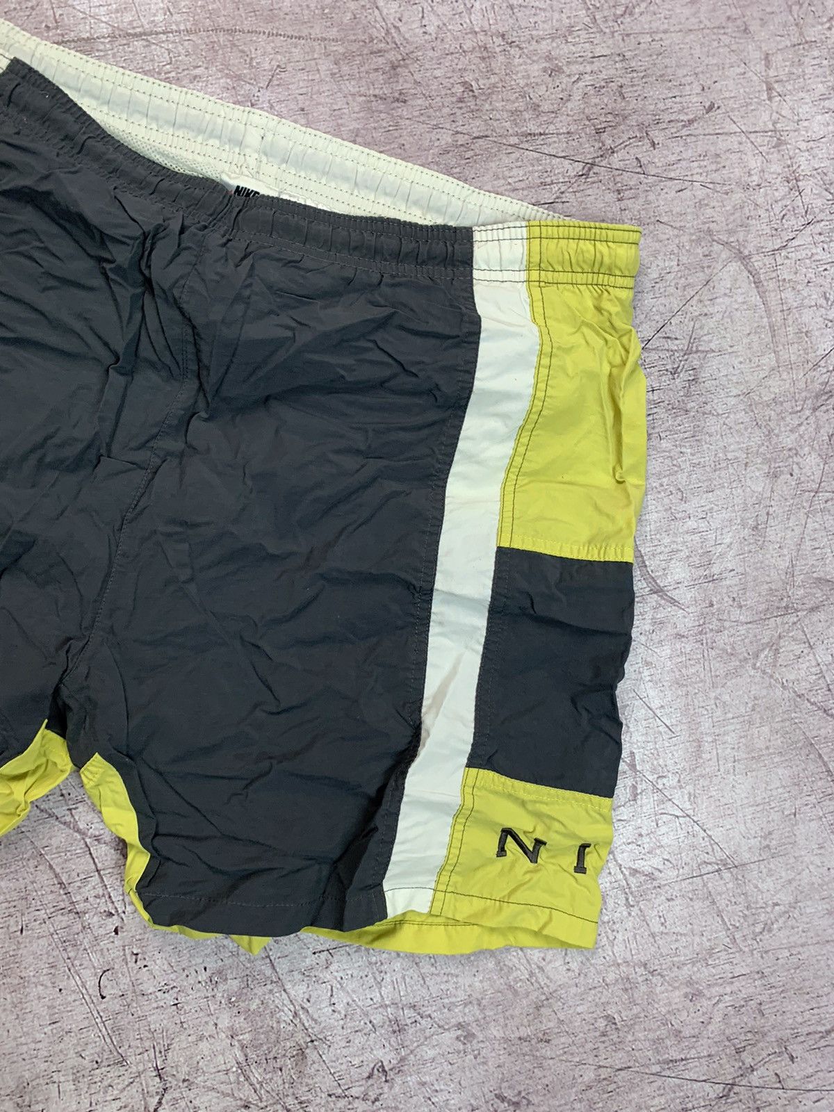 Nike 90s Vintage Nike Nylon Shorts Size US 32 / EU 48 - 3 Thumbnail