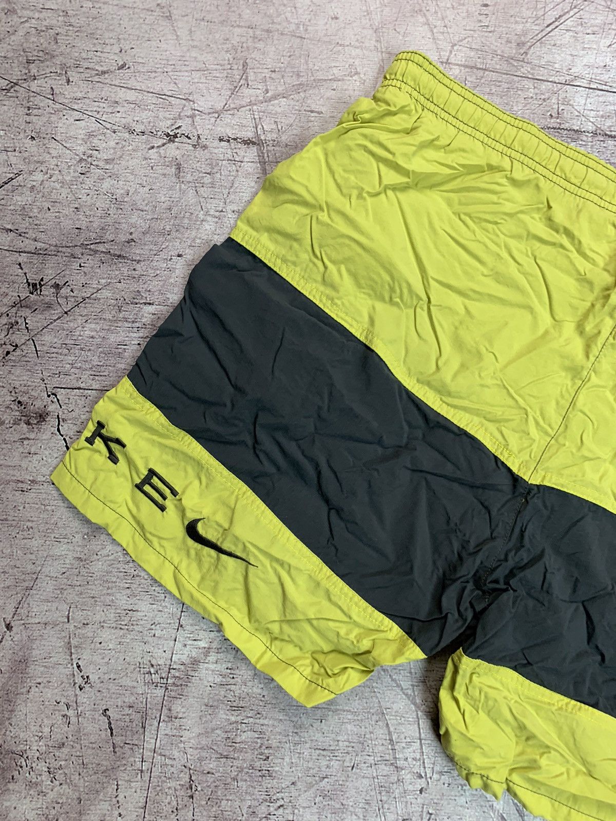 Nike 90s Vintage Nike Nylon Shorts Size US 32 / EU 48 - 6 Thumbnail
