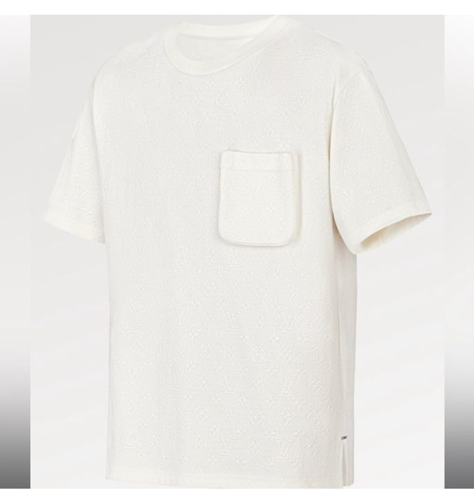 Louis Vuitton Signature 3D Pocket Monogram T-Shirt White. Size XL
