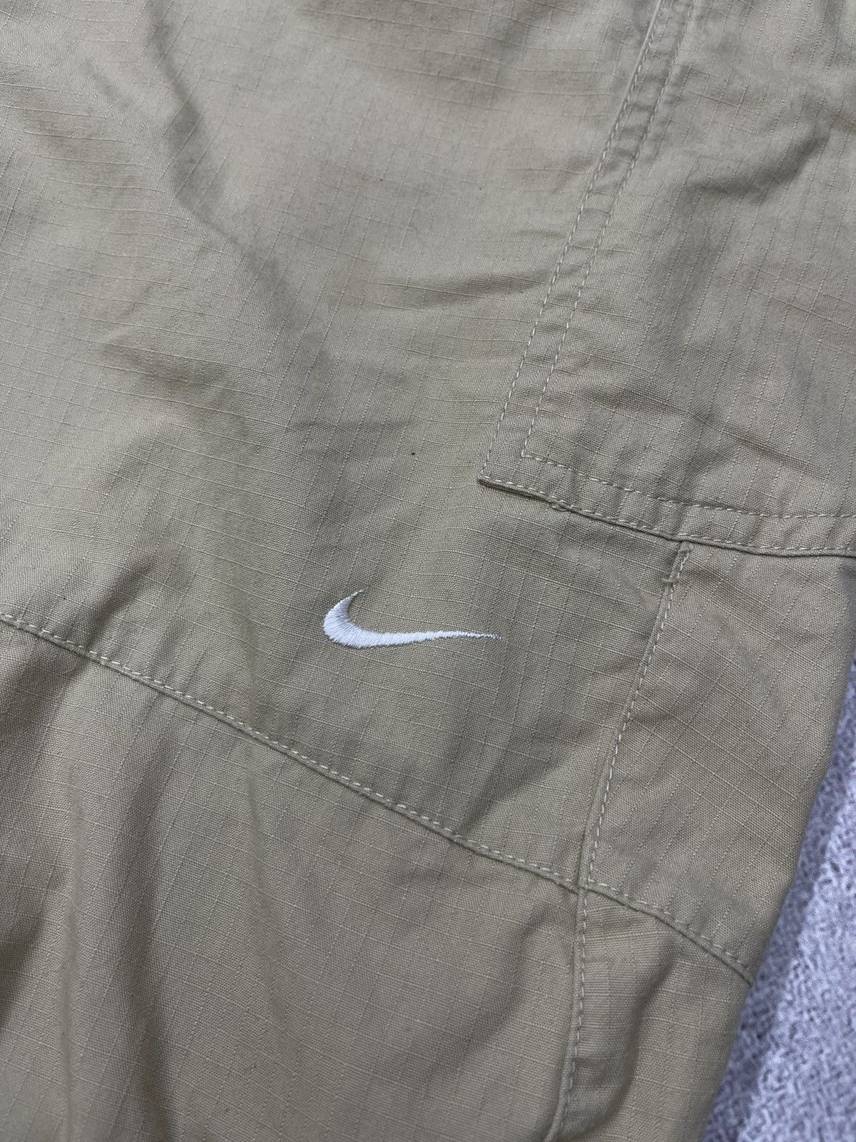 Nike Vintage Nike Cargo Breeches Shorts Beige Y2K Drill TN Size L Size US 34 / EU 50 - 5 Thumbnail