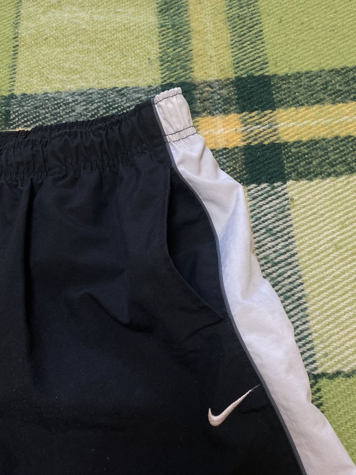 Nike Vintage Nike shorts streetwear swoosh casual y2k size S Size US 30 / EU 46 - 3 Thumbnail