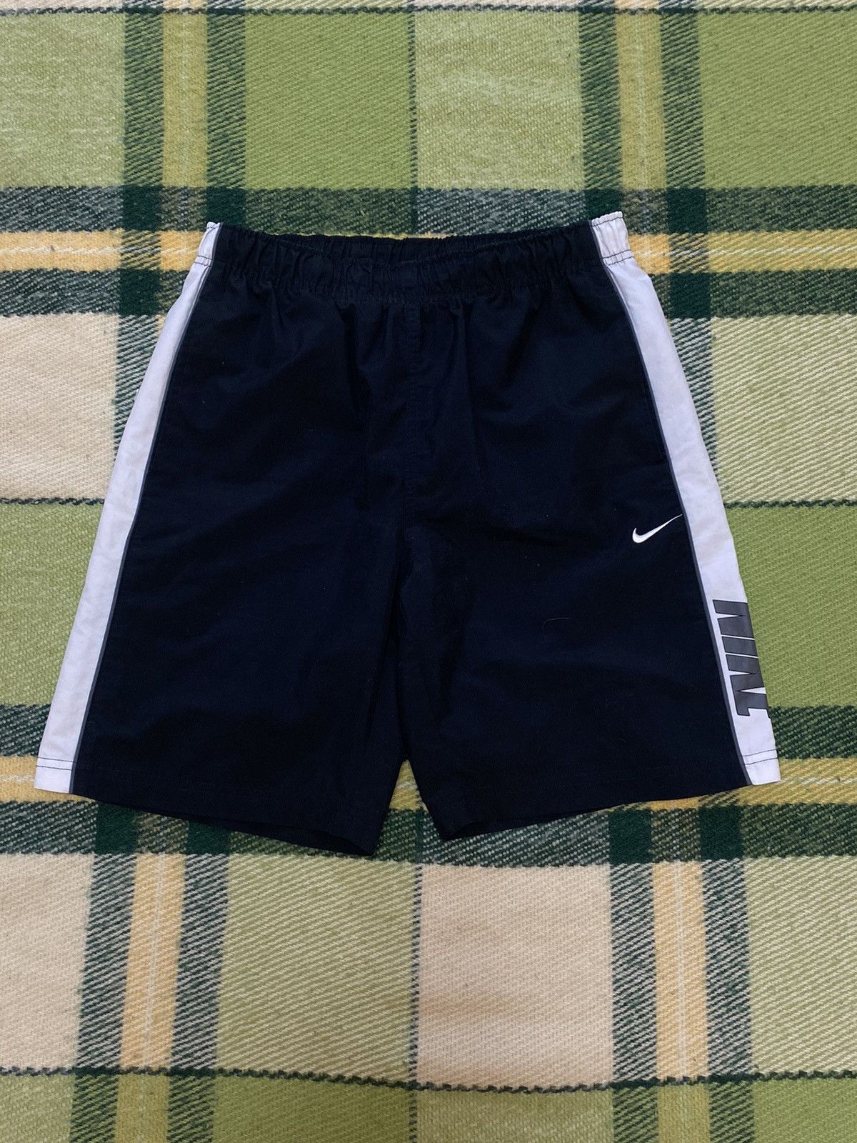 Nike Vintage Nike shorts streetwear swoosh casual y2k size S Size US 30 / EU 46 - 1 Thumbnail