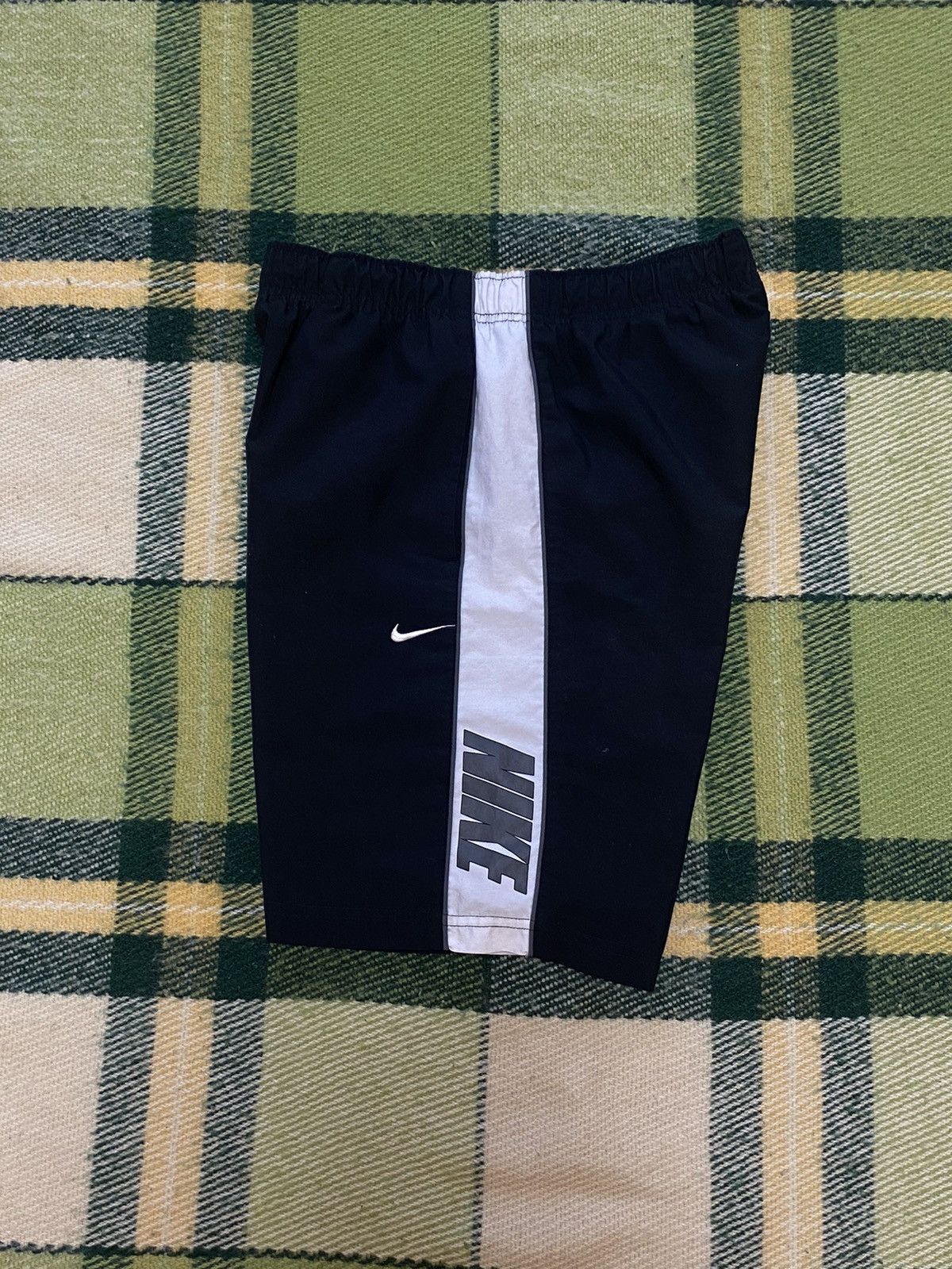 Nike Vintage Nike shorts streetwear swoosh casual y2k size S Size US 30 / EU 46 - 2 Thumbnail
