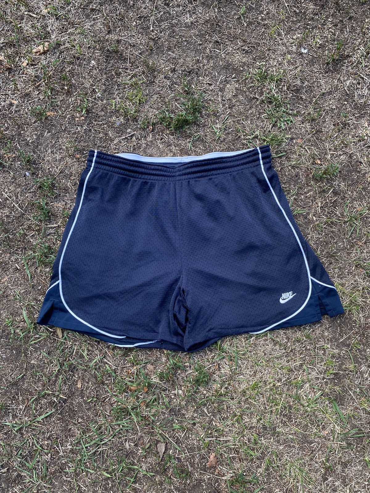Nike Vintage Nike shorts streetwear swoosh casual y2k size M Size 32" / US 10 / IT 46 - 1 Thumbnail