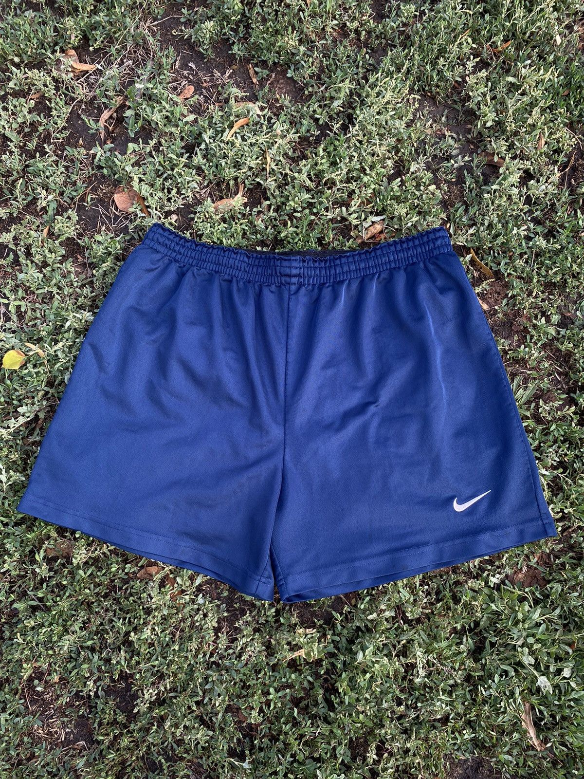 Nike Vintage Nike shorts streetwear swoosh casual y2k size L Size US 34 / EU 50 - 1 Thumbnail
