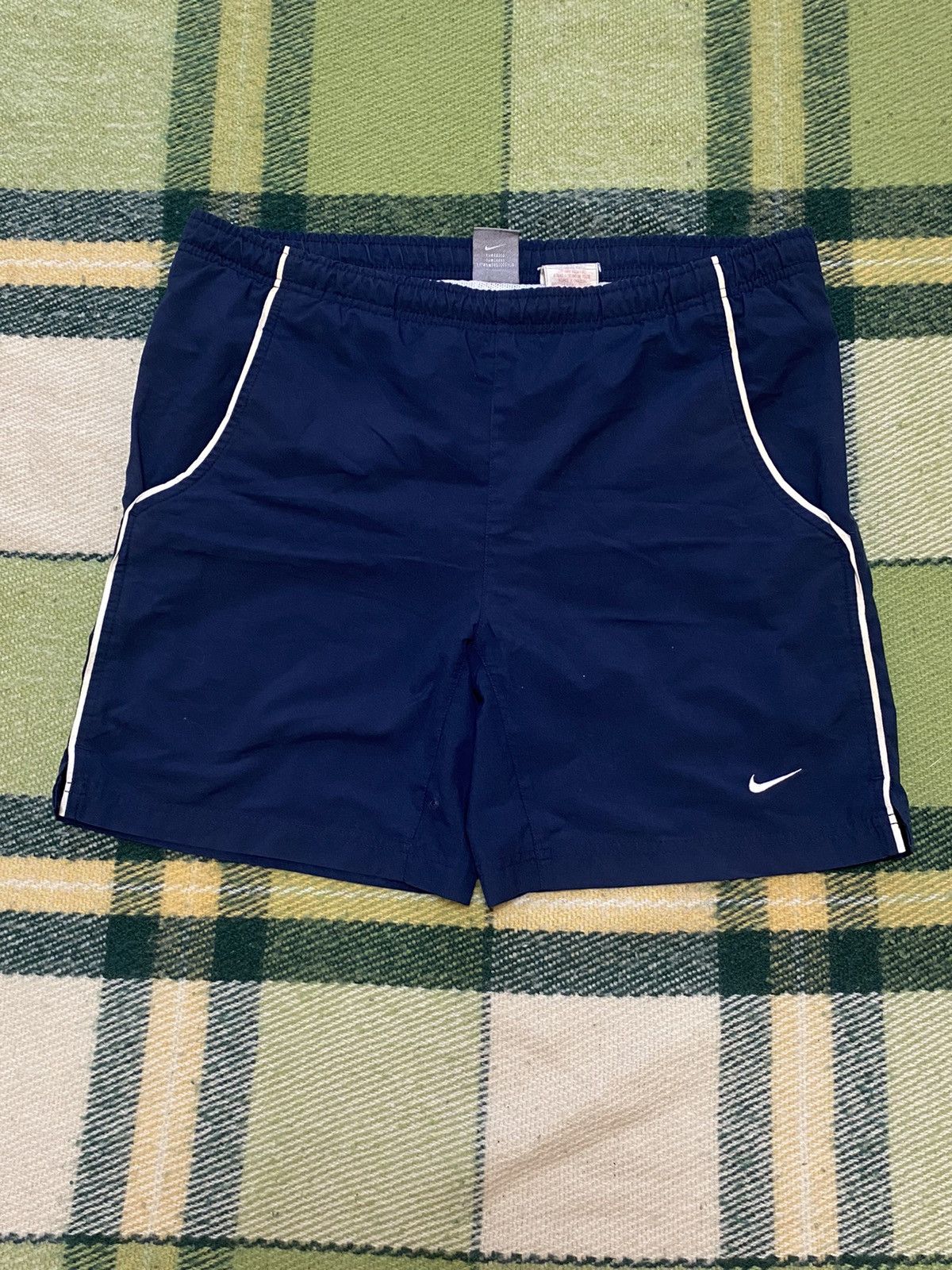 Nike Vintage Nike shorts streetwear swoosh casual y2k size S Size US 30 / EU 46 - 1 Thumbnail