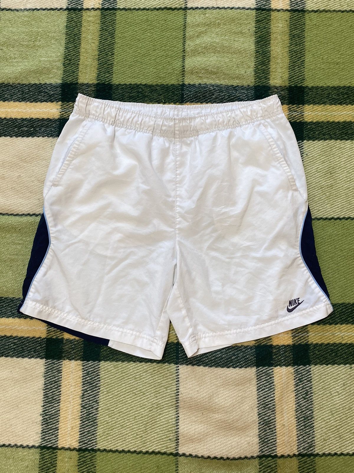 Nike Vintage Nike shorts streetwear swoosh casual y2k size M Size US 32 / EU 48 - 1 Thumbnail