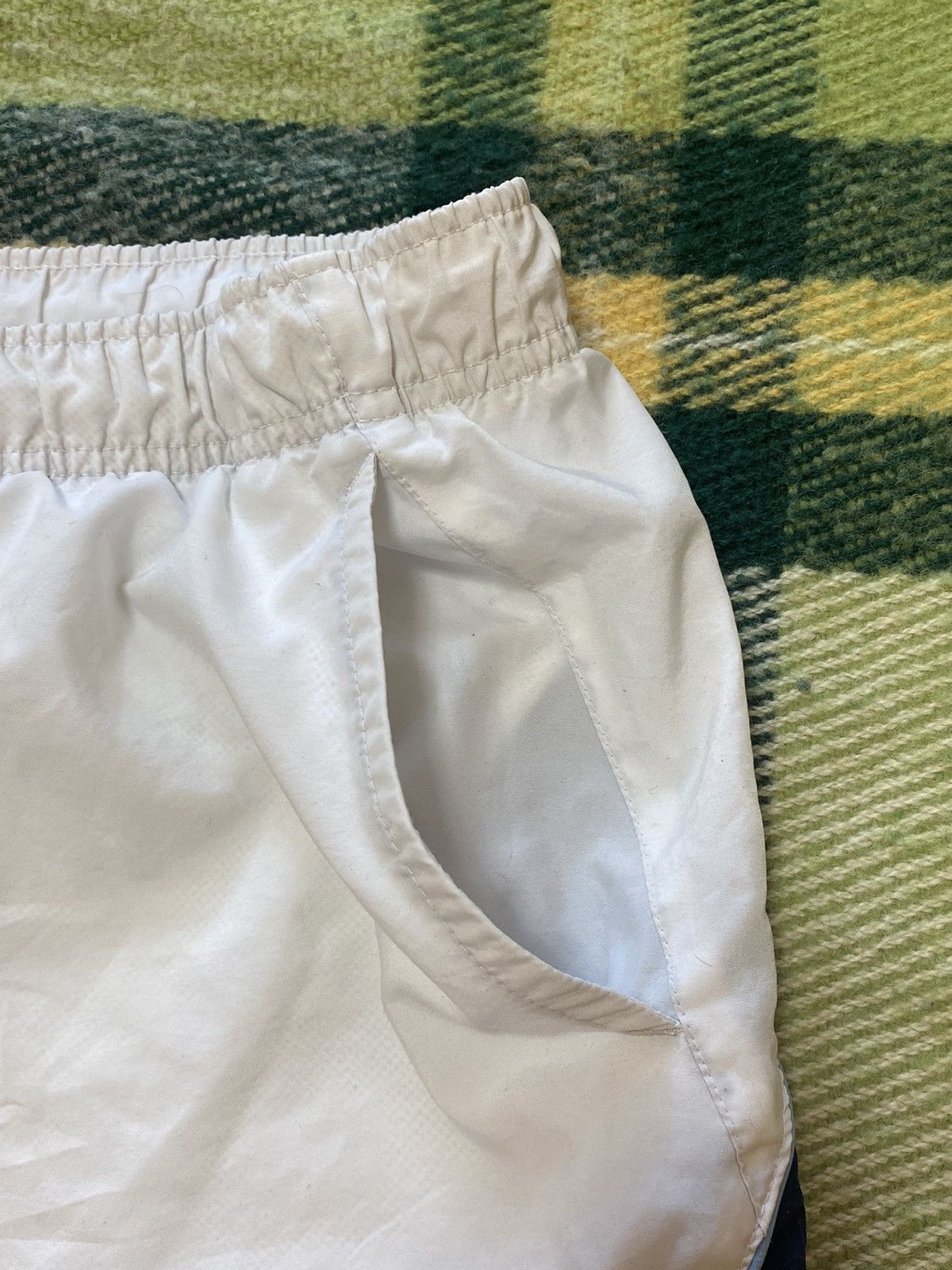 Nike Vintage Nike shorts streetwear swoosh casual y2k size M Size US 32 / EU 48 - 2 Thumbnail