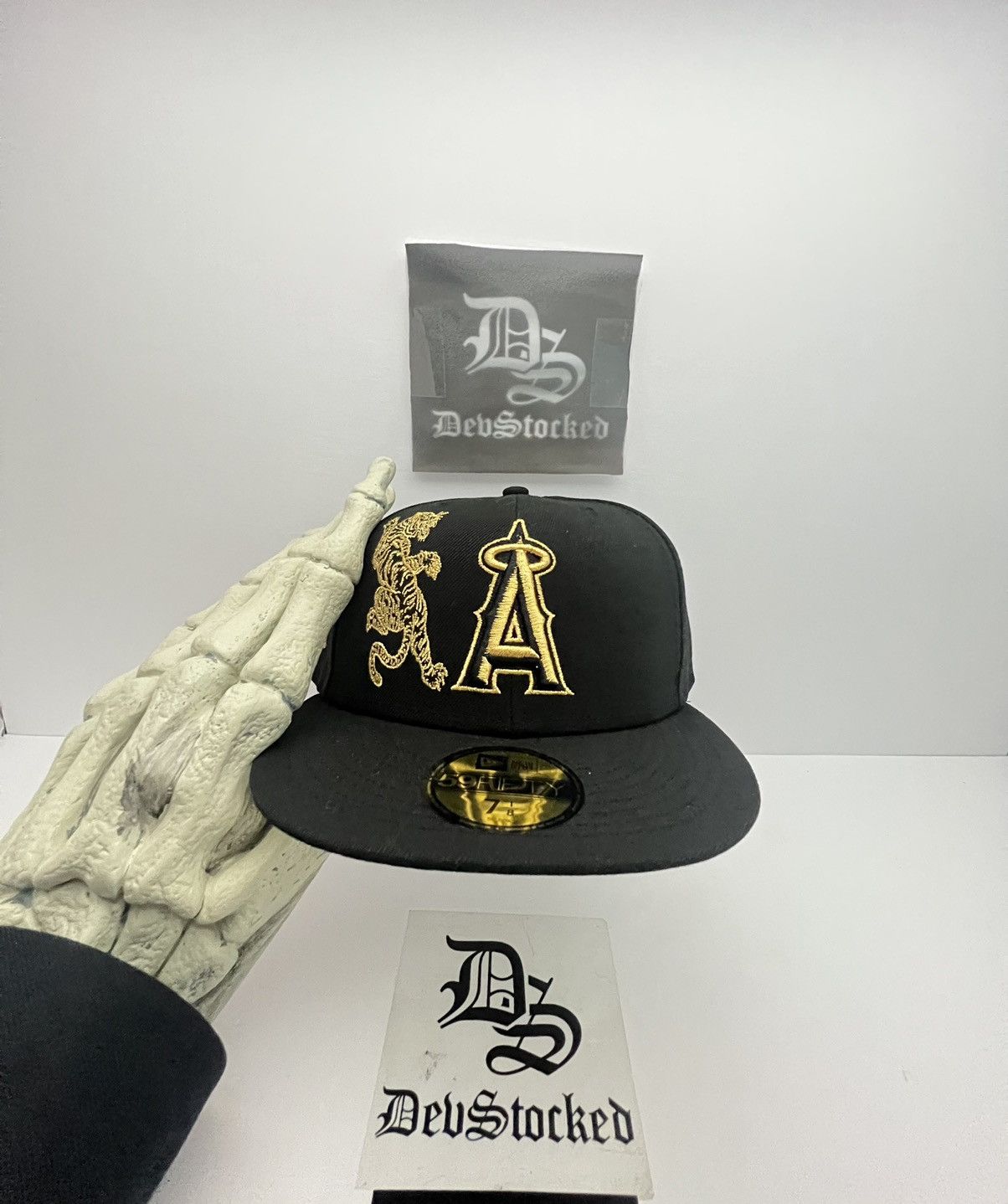Lids × MLB × New Era 7 1/8 - Los Angeles Angels Tiger Claw New Era 5950 FittedHat Size ONE SIZE - 1 Thumbnail