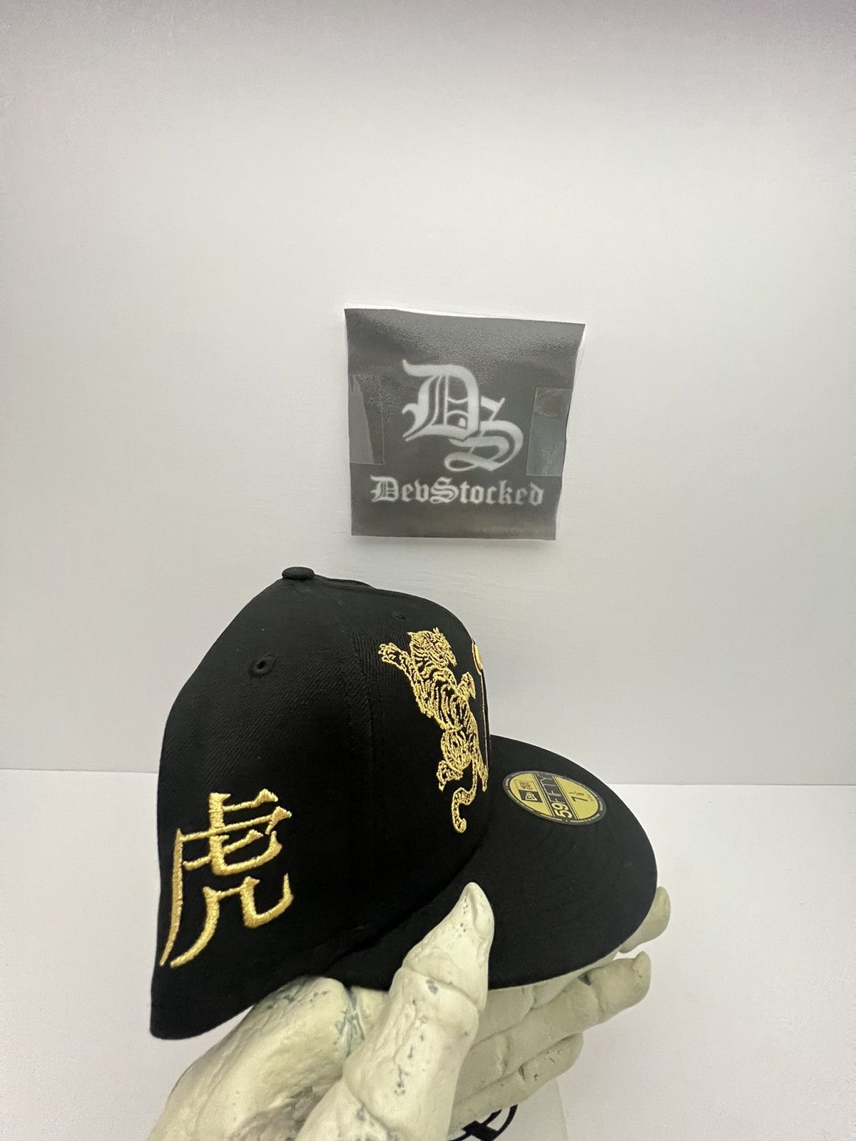Lids × MLB × New Era 7 1/8 - Los Angeles Angels Tiger Claw New Era 5950 FittedHat Size ONE SIZE - 2 Thumbnail