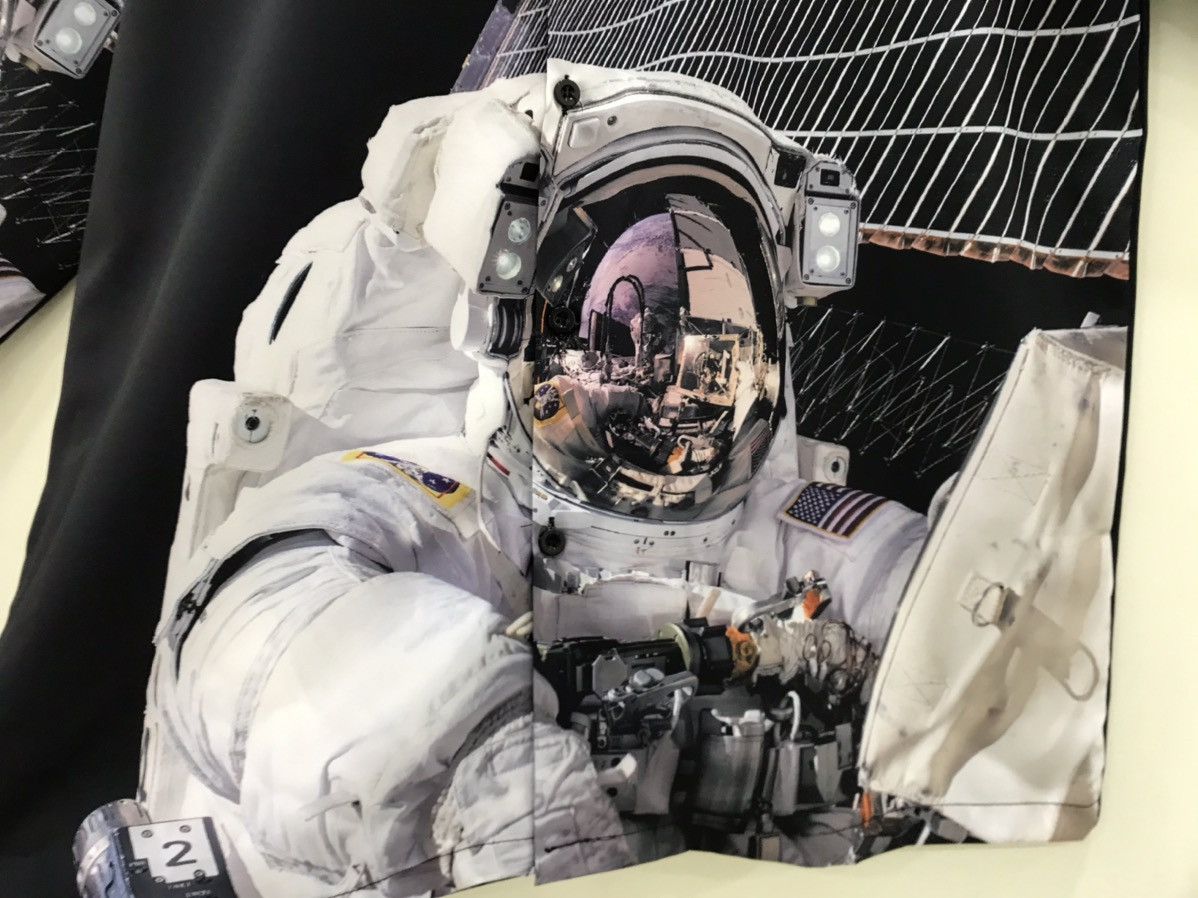 Arts & Science New Hype Style Astronaut Futuristic Big Screen Printed Size US L / EU 52-54 / 3 - 3 Thumbnail