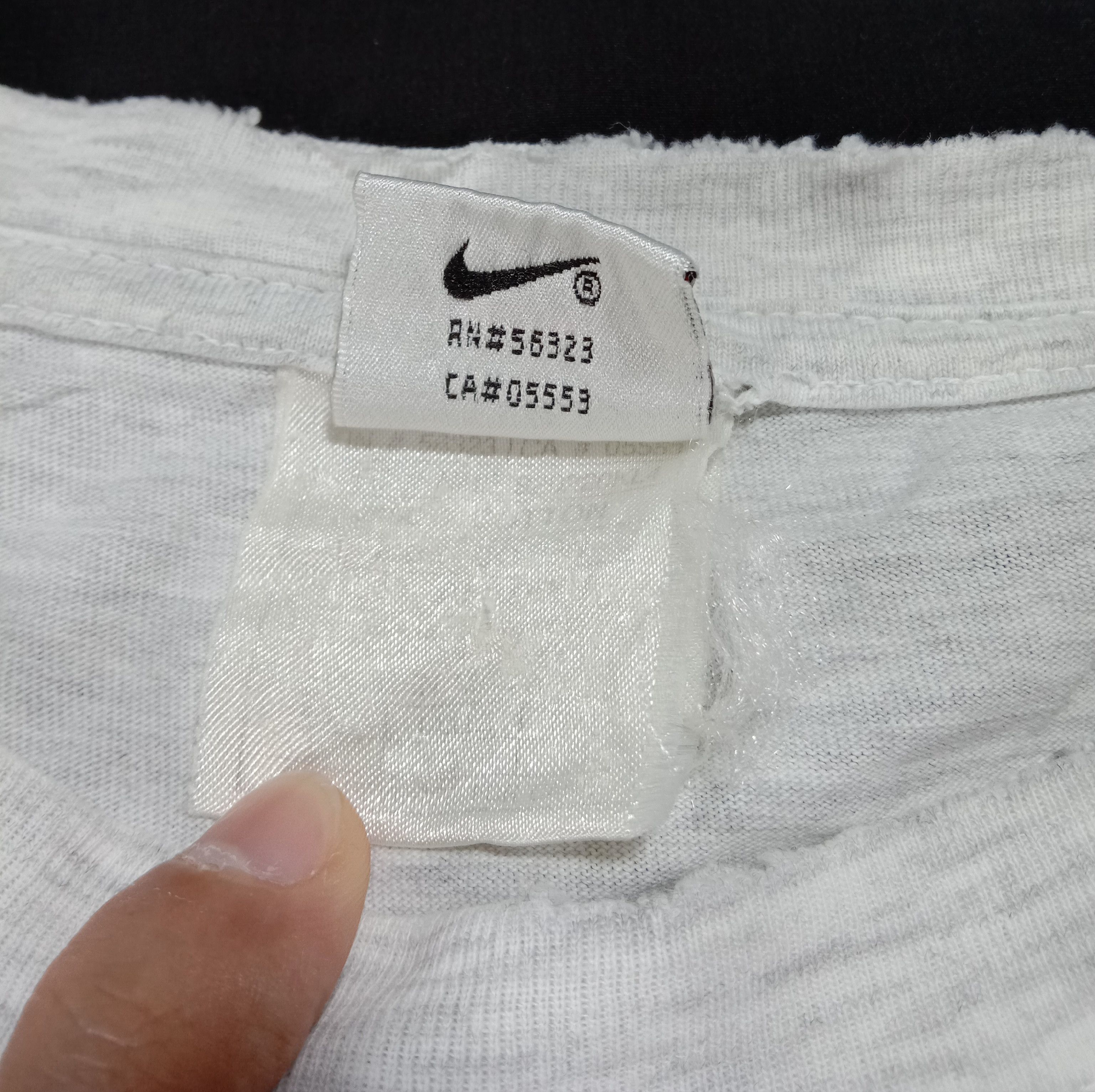 Nike Vintage 90s Nike Tee Big Swoosh Logo Size US M / EU 48-50 / 2 - 4 Thumbnail