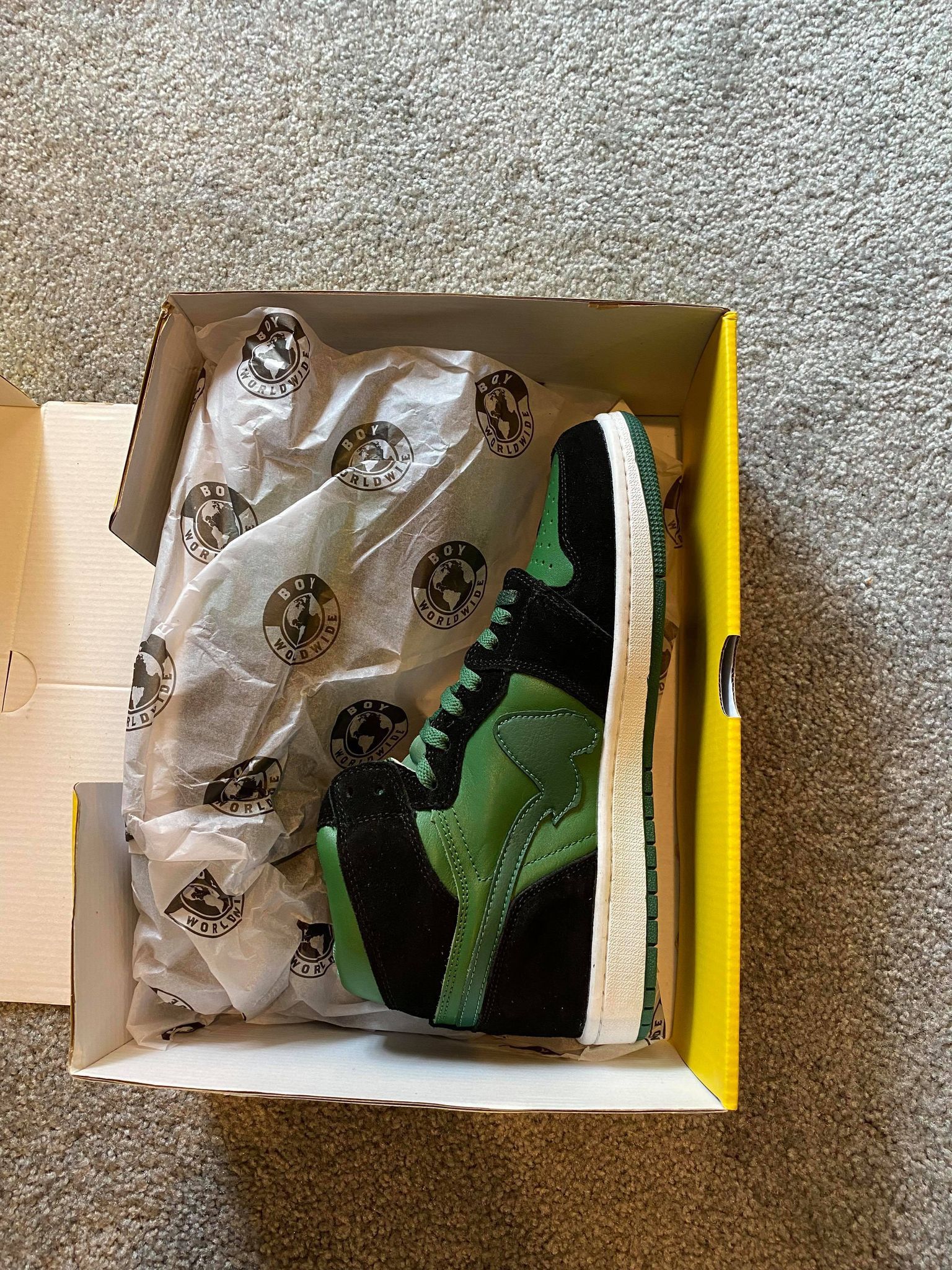 Japanese Brand BOYWORLDWIDE Big Smoke Jordan 1 bootleg Size US 9 / EU 42 - 4 Thumbnail