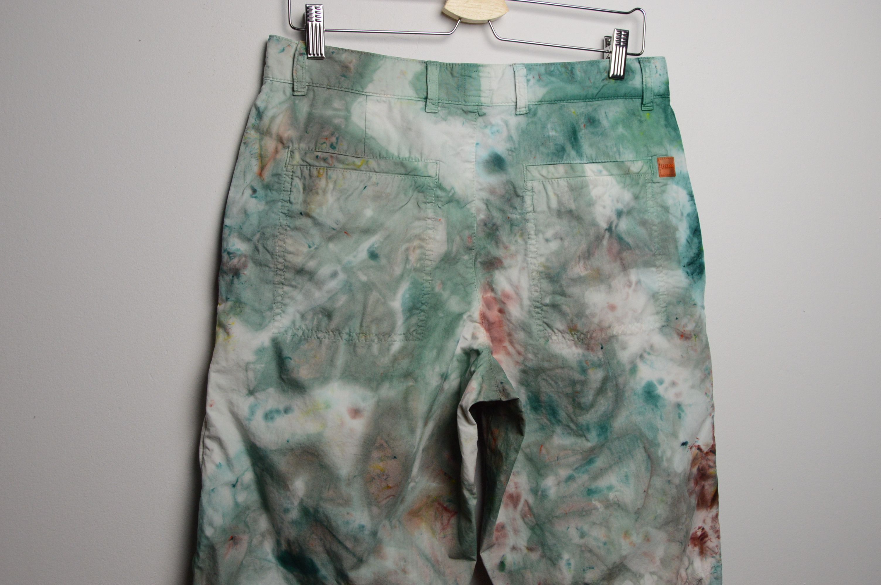 Hugo Boss HUGO BOSS HAND DYED 1OF1 CARGO SHORTS tie dye Size US 32 / EU 48 - 8 Thumbnail