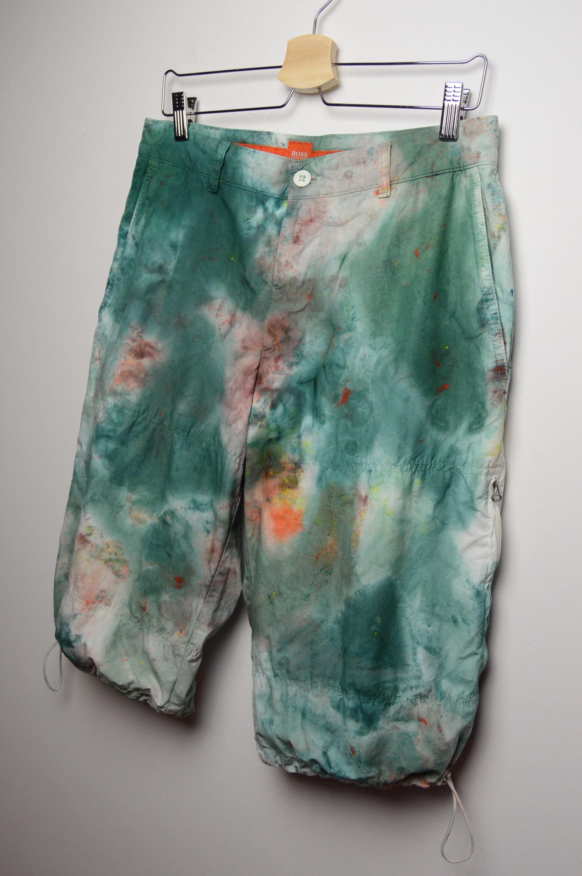 Hugo Boss HUGO BOSS HAND DYED 1OF1 CARGO SHORTS tie dye Size US 32 / EU 48 - 7 Thumbnail
