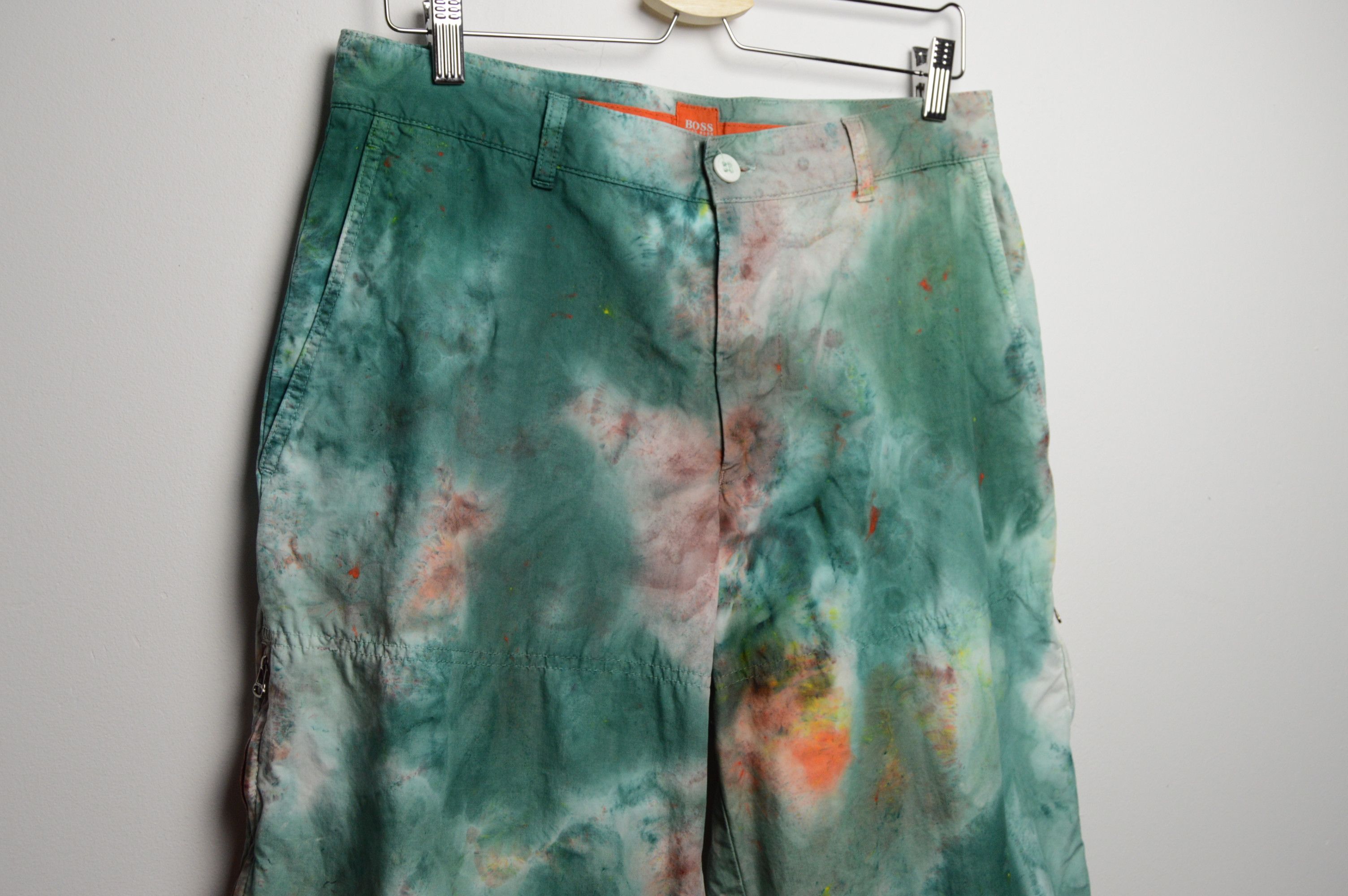 Hugo Boss HUGO BOSS HAND DYED 1OF1 CARGO SHORTS tie dye Size US 32 / EU 48 - 4 Thumbnail