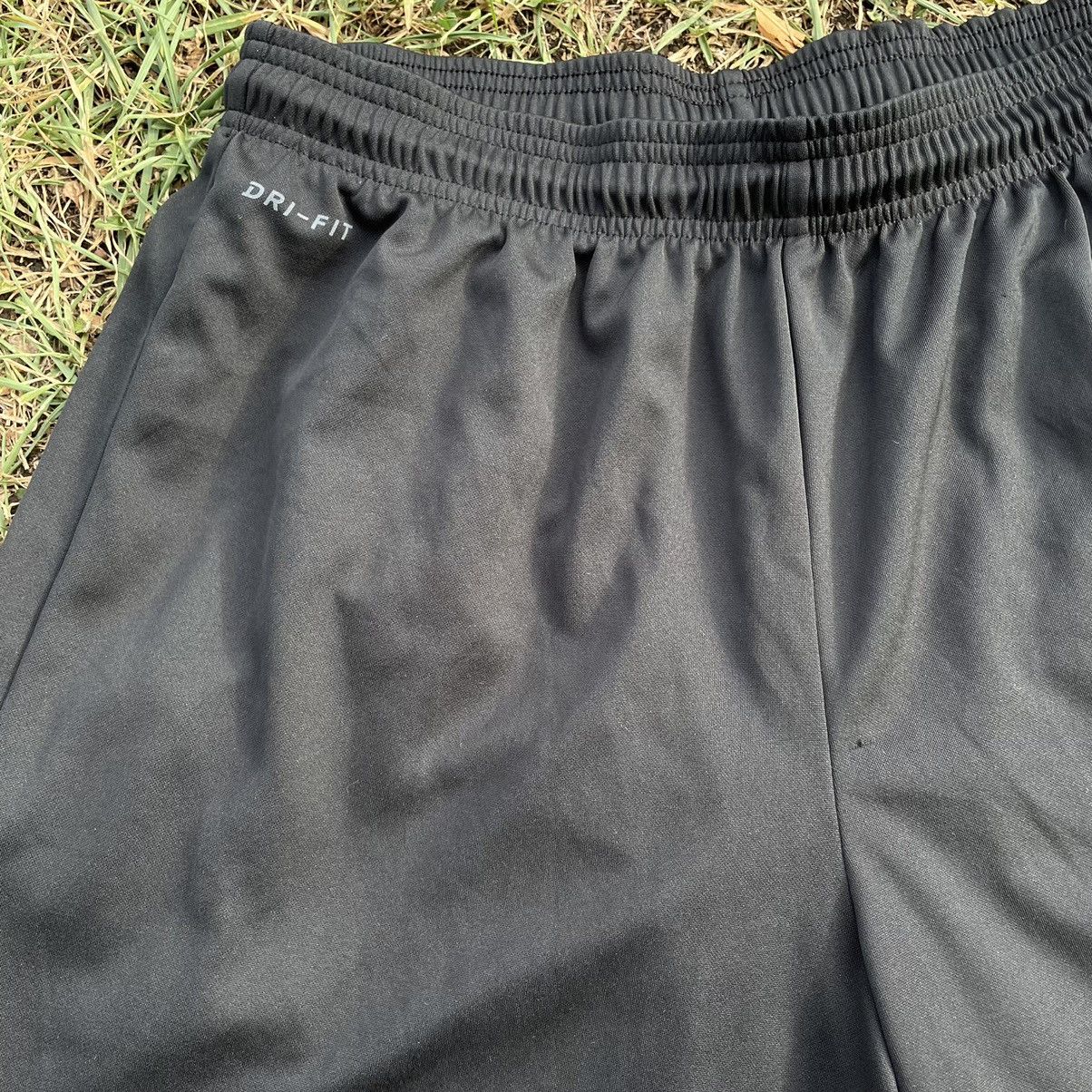 Vintage Vintage Nike Swoosh Shorts Streetwear Skate Y2K Faded 36 Size US 36 / EU 52 - 4 Thumbnail