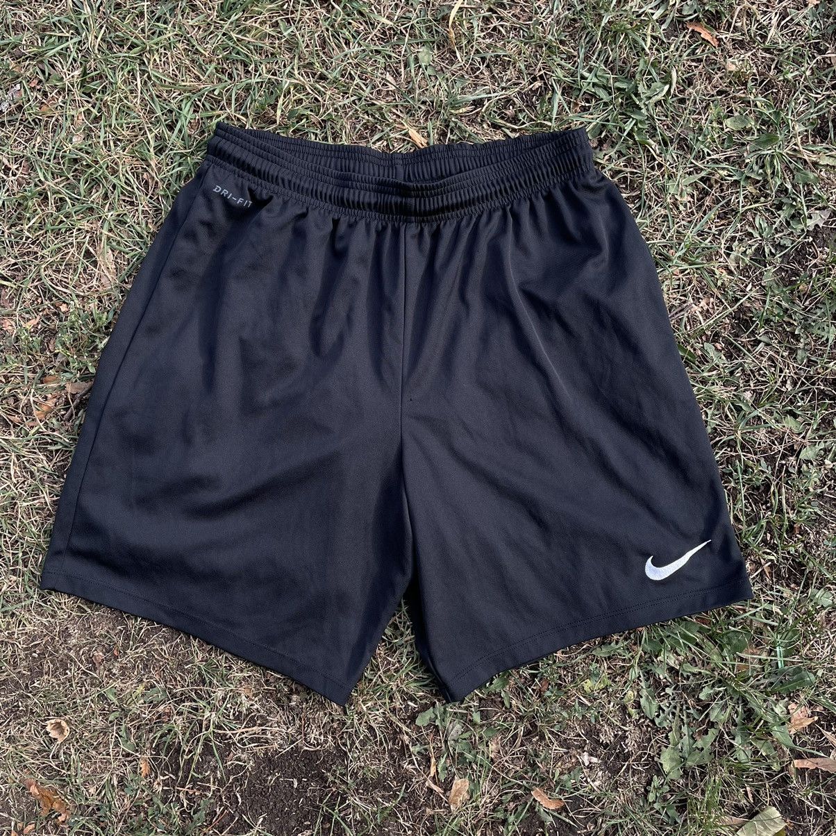 Vintage Vintage Nike Swoosh Shorts Streetwear Skate Y2K Faded 36 Size US 36 / EU 52 - 1 Thumbnail