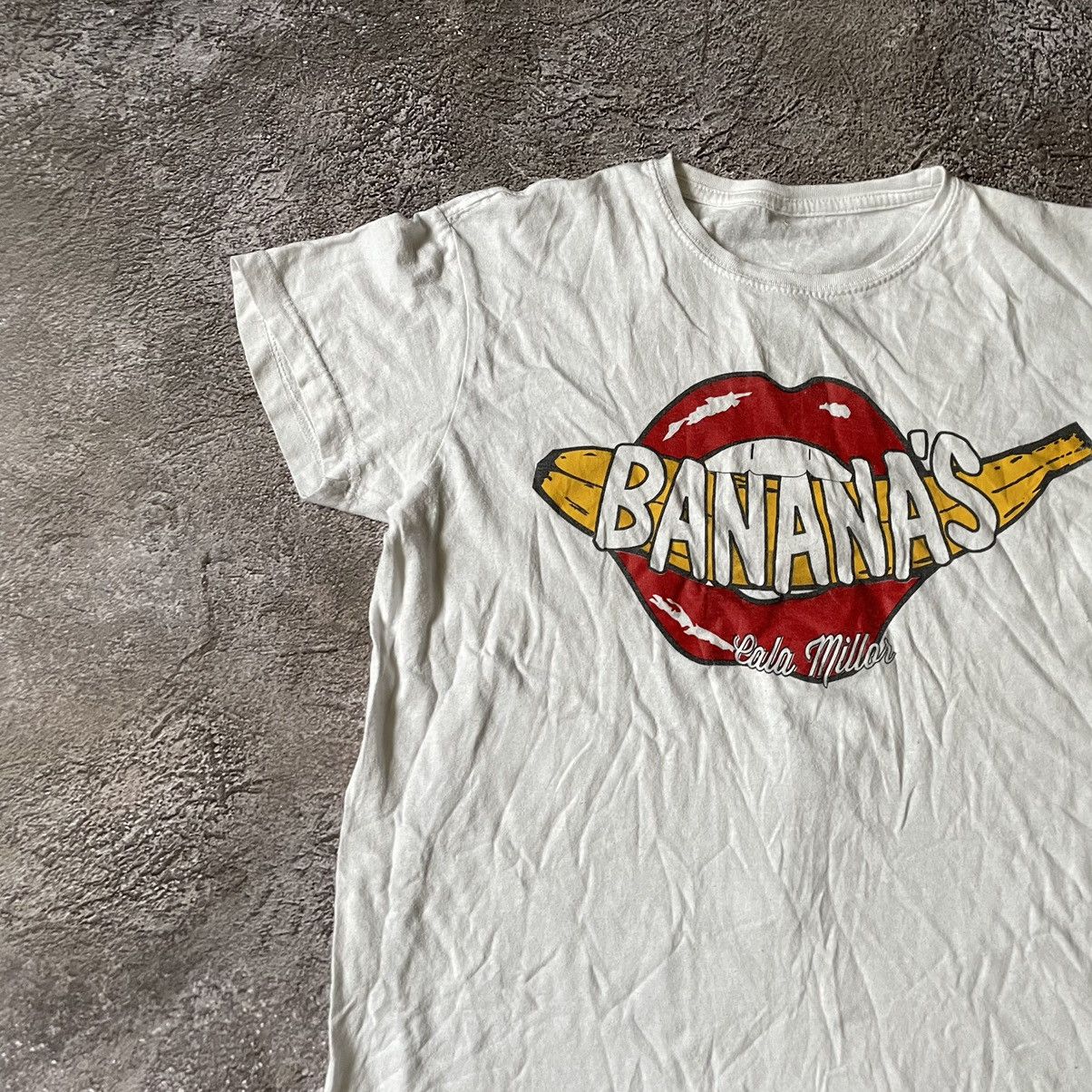 Vintage Vintage 90s Y2K Banana Graphic Tee Sun Faded Cream Boxy S Size US S / EU 44-46 / 1 - 4 Thumbnail