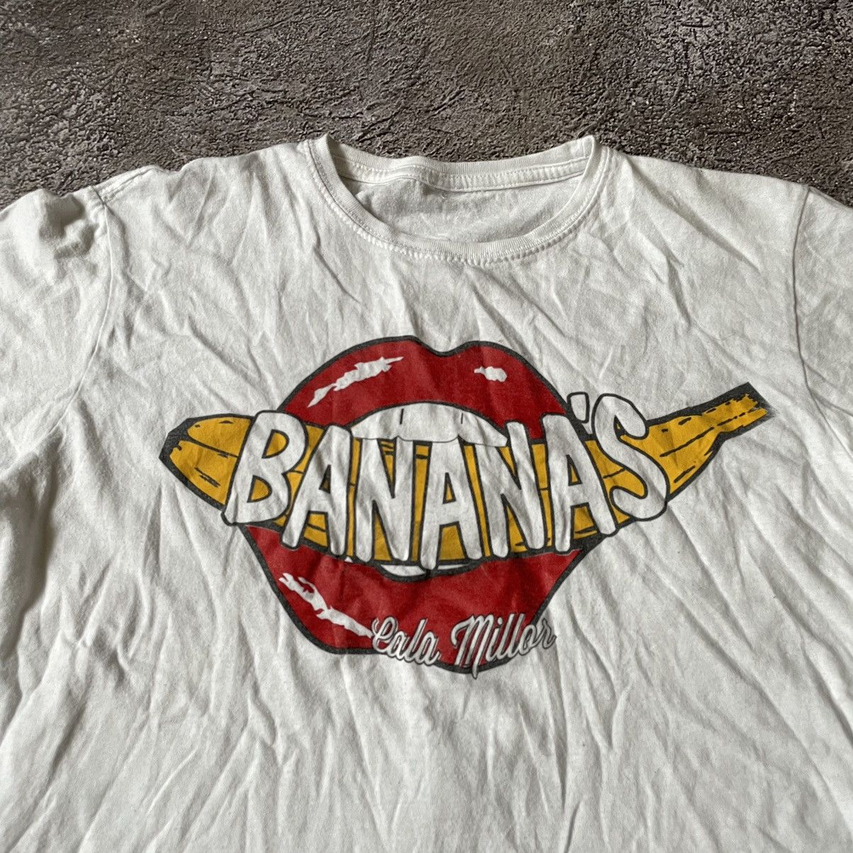 Vintage Vintage 90s Y2K Banana Graphic Tee Sun Faded Cream Boxy S Size US S / EU 44-46 / 1 - 6 Thumbnail