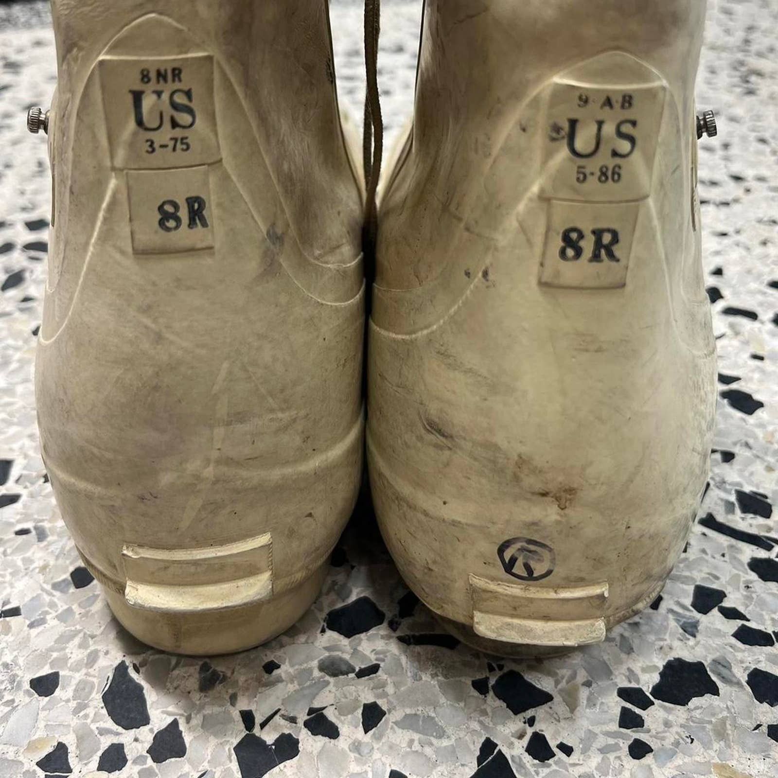 Japanese Brand VINTAGE 80S BUNNY MICKEY BOOTS Size US 9 / EU 42 - 3 Thumbnail