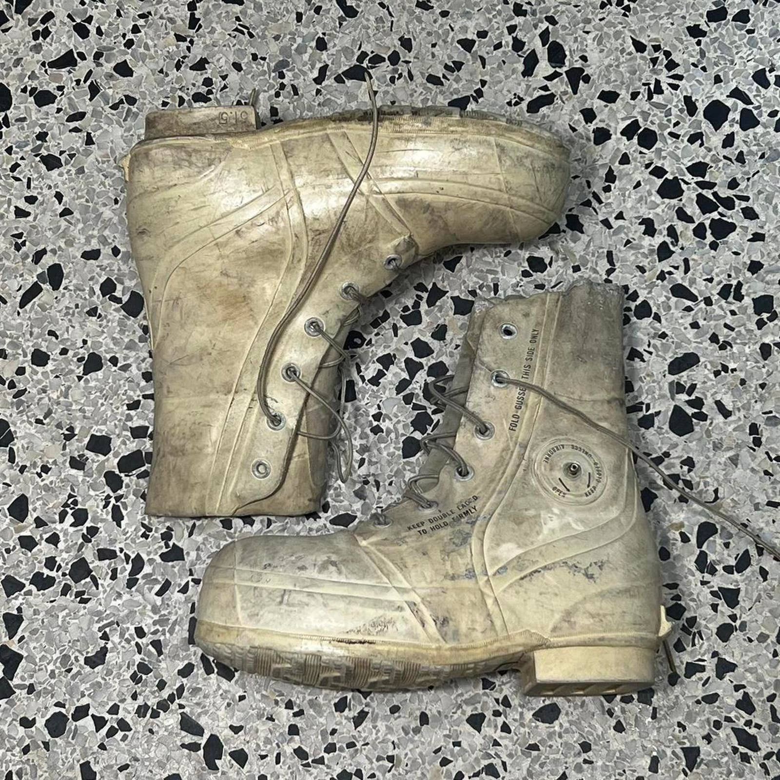 Japanese Brand VINTAGE 80S BUNNY MICKEY BOOTS Size US 9 / EU 42 - 2 Thumbnail