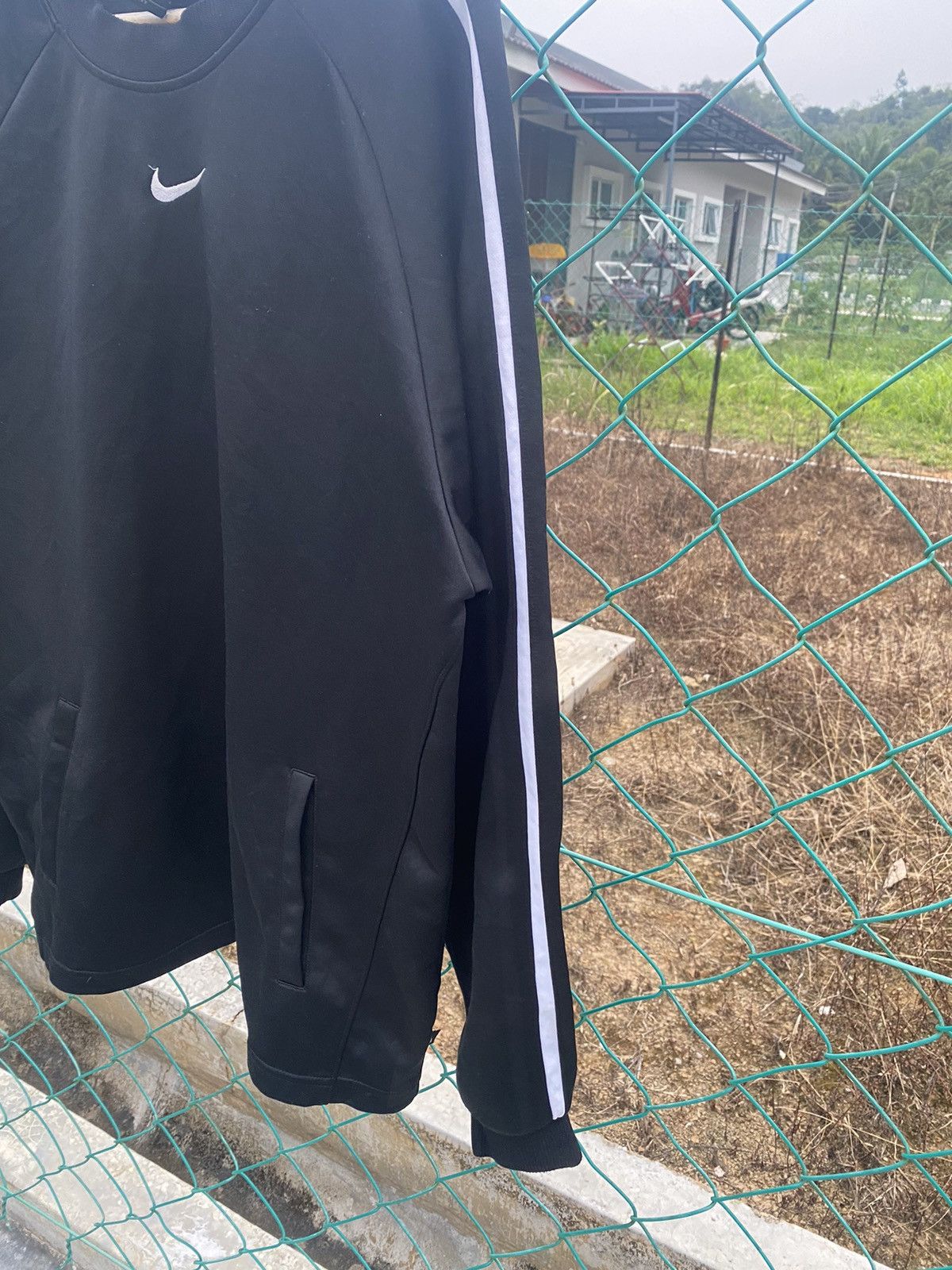 Nike Nike Dri-Fit Center Swoosh Training Sweater Size US XL / EU 56 / 4 - 4 Thumbnail