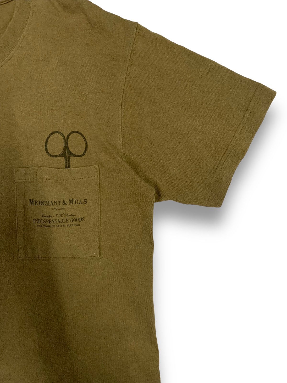 Uniqlo Y2K Uniqlo x Merchant & Mills England Graphic Pocket T-shirt Size US M / EU 48-50 / 2 - 8 Thumbnail