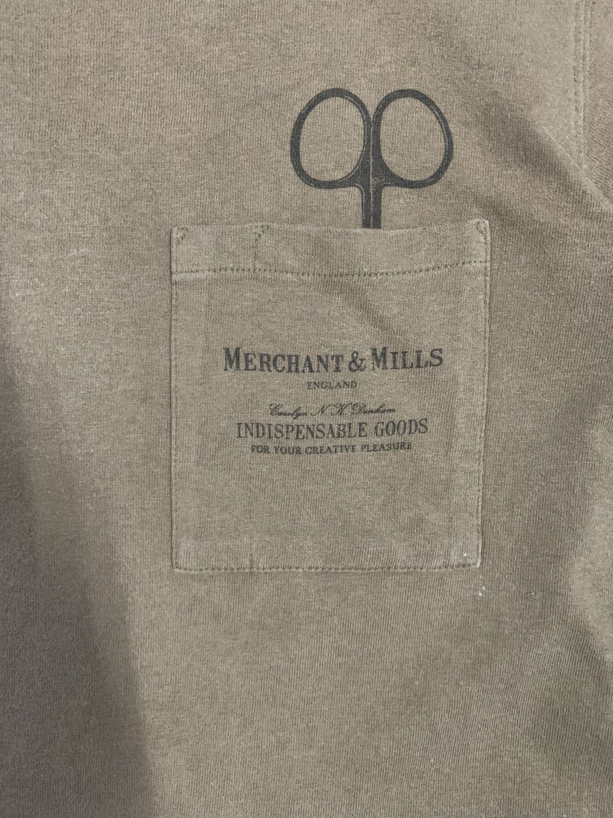 Uniqlo Y2K Uniqlo x Merchant & Mills England Graphic Pocket T-shirt Size US M / EU 48-50 / 2 - 5 Thumbnail