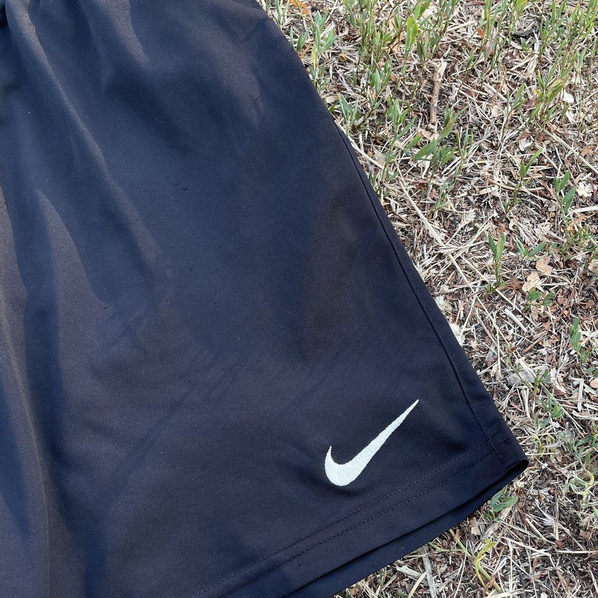 Vintage Vintage Nike Swoosh Shorts Y2K Streetwear Skate Graphic 32 Size US 32 / EU 48 - 3 Thumbnail