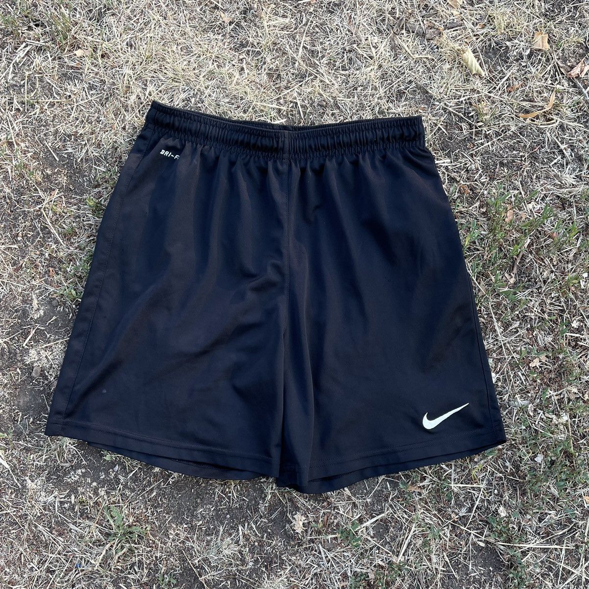 Vintage Vintage Nike Swoosh Shorts Y2K Streetwear Skate Graphic 32 Size US 32 / EU 48 - 1 Thumbnail