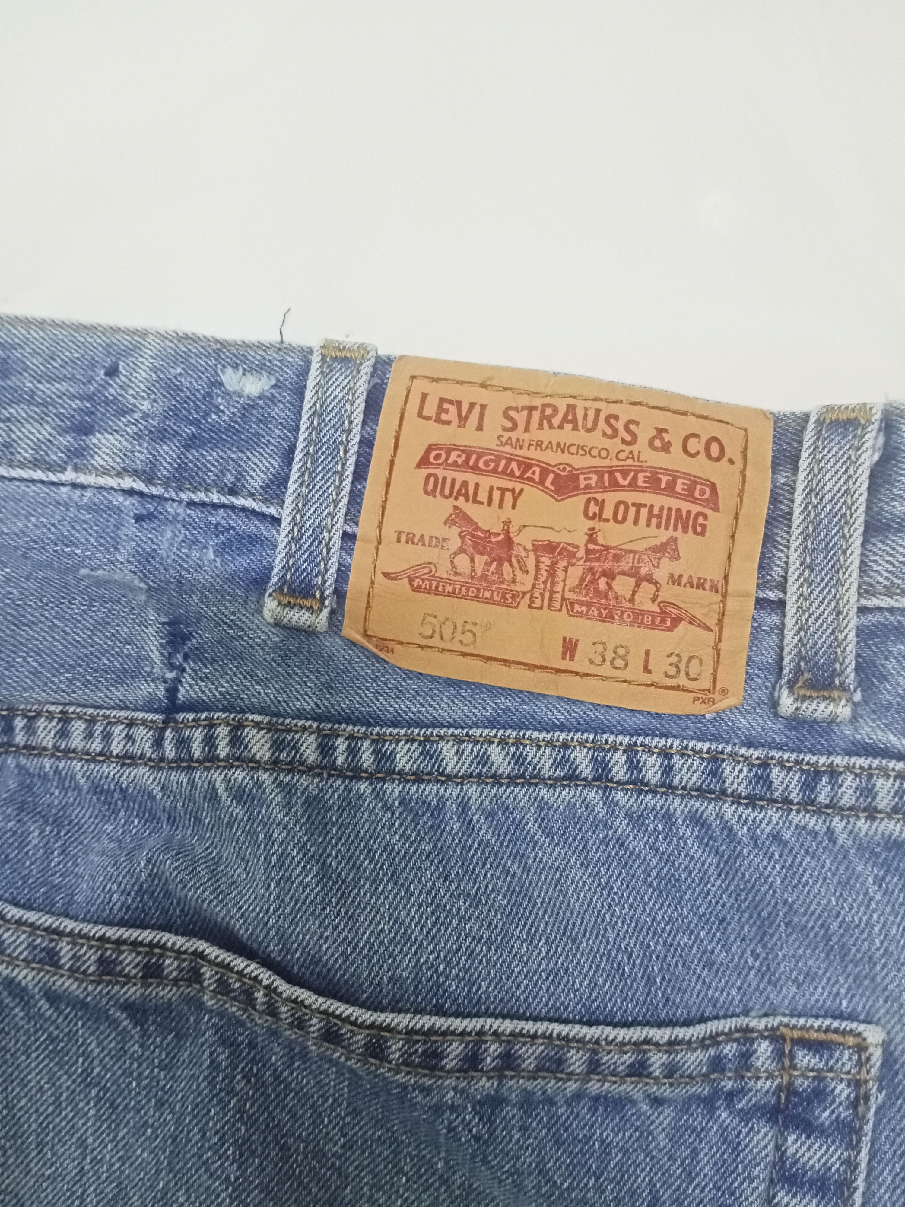 Levi's Vintage Levis 505 Regular Fit Blue Jeans Size US 37 - 8 Thumbnail