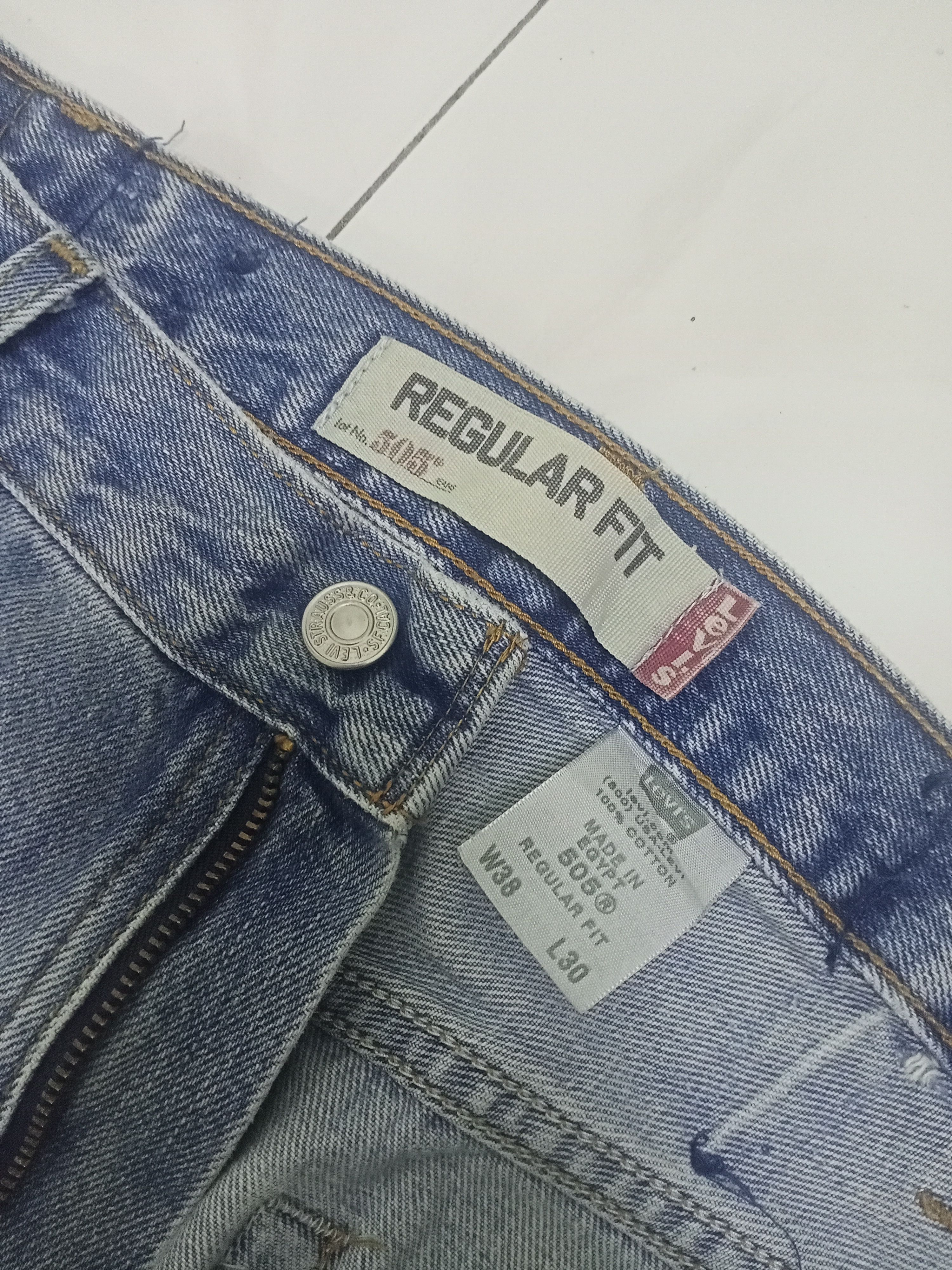 Levi's Vintage Levis 505 Regular Fit Blue Jeans Size US 37 - 7 Thumbnail