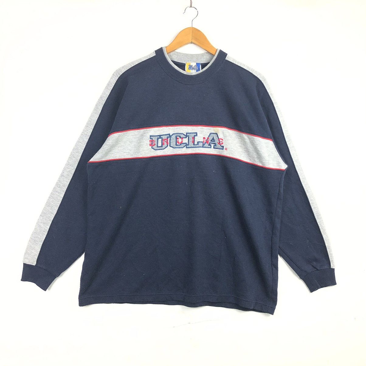 Vintage Vintage Ucla University Sweatshirt size XL Size US XL / EU 56 / 4 - 1 Thumbnail