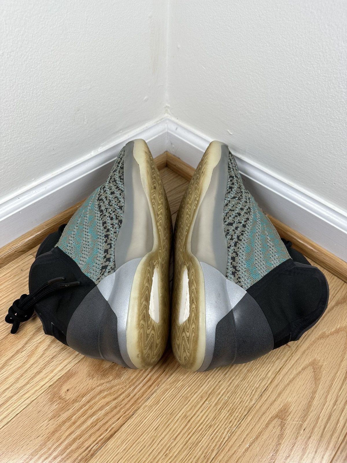 Adidas × Kanye West Adidas Yeezy Quantum Teal Blue Size US 9.5 / EU 42-43 - 4 Thumbnail